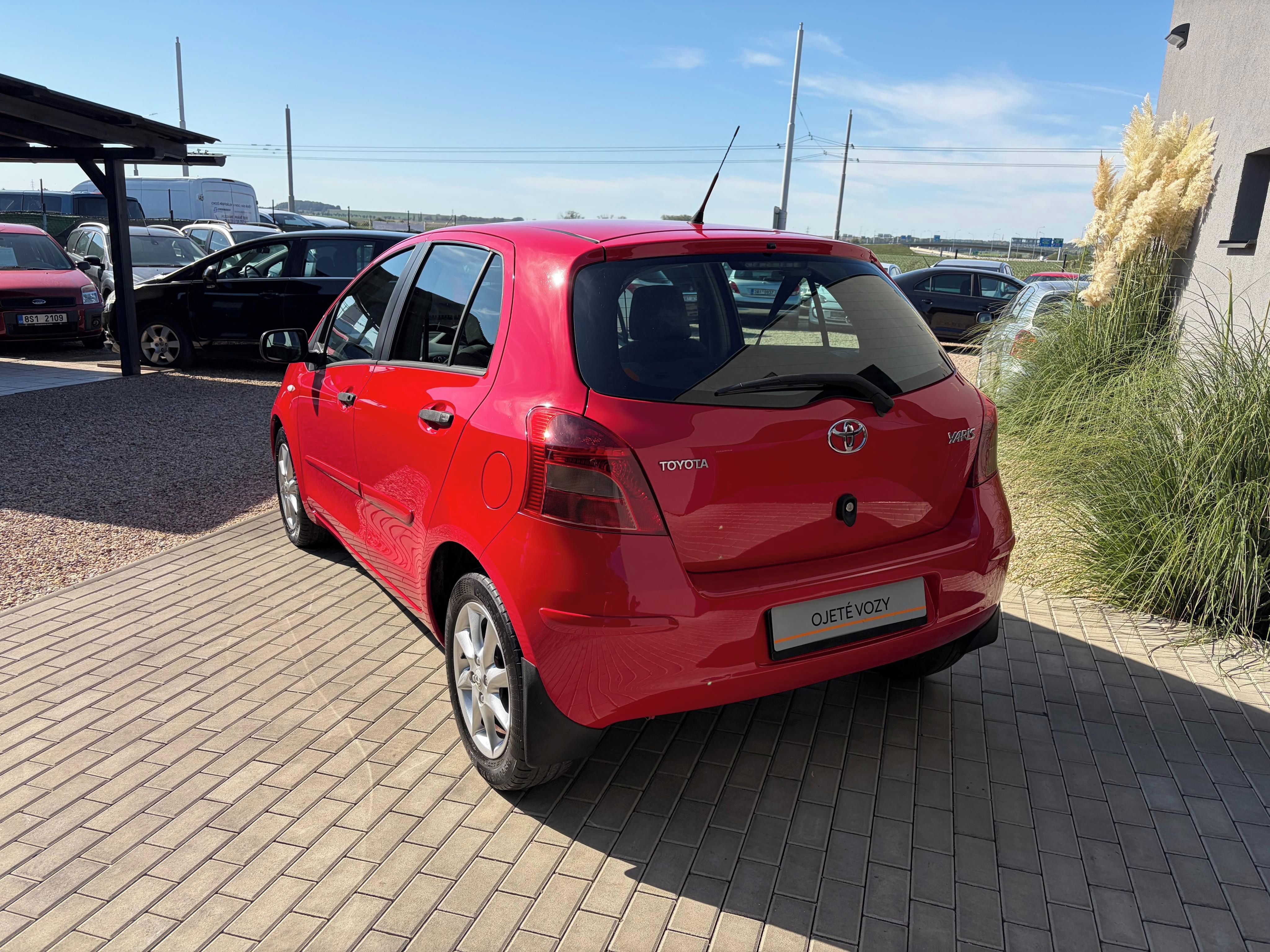 Toyota Yaris, 1.3 VVT-I 64KW, Servisní kniha - fotka 5