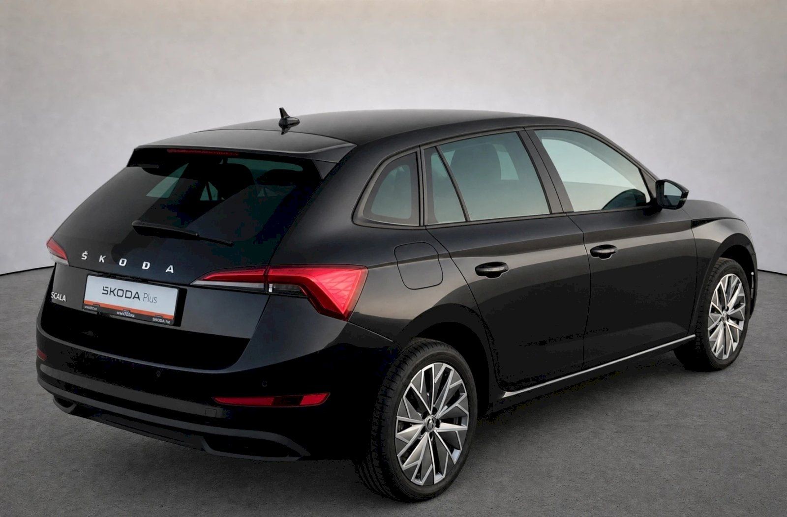 Škoda Scala, Tour 1,0 Tsi 81 Kw DSG - fotka 2