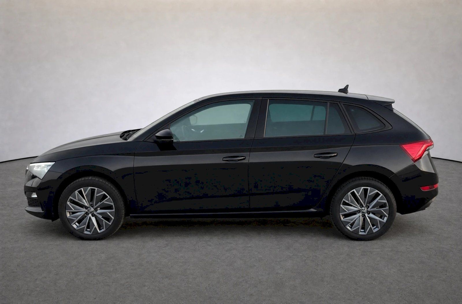 Škoda Scala, Tour 1,0 Tsi 81 Kw DSG - fotka 3
