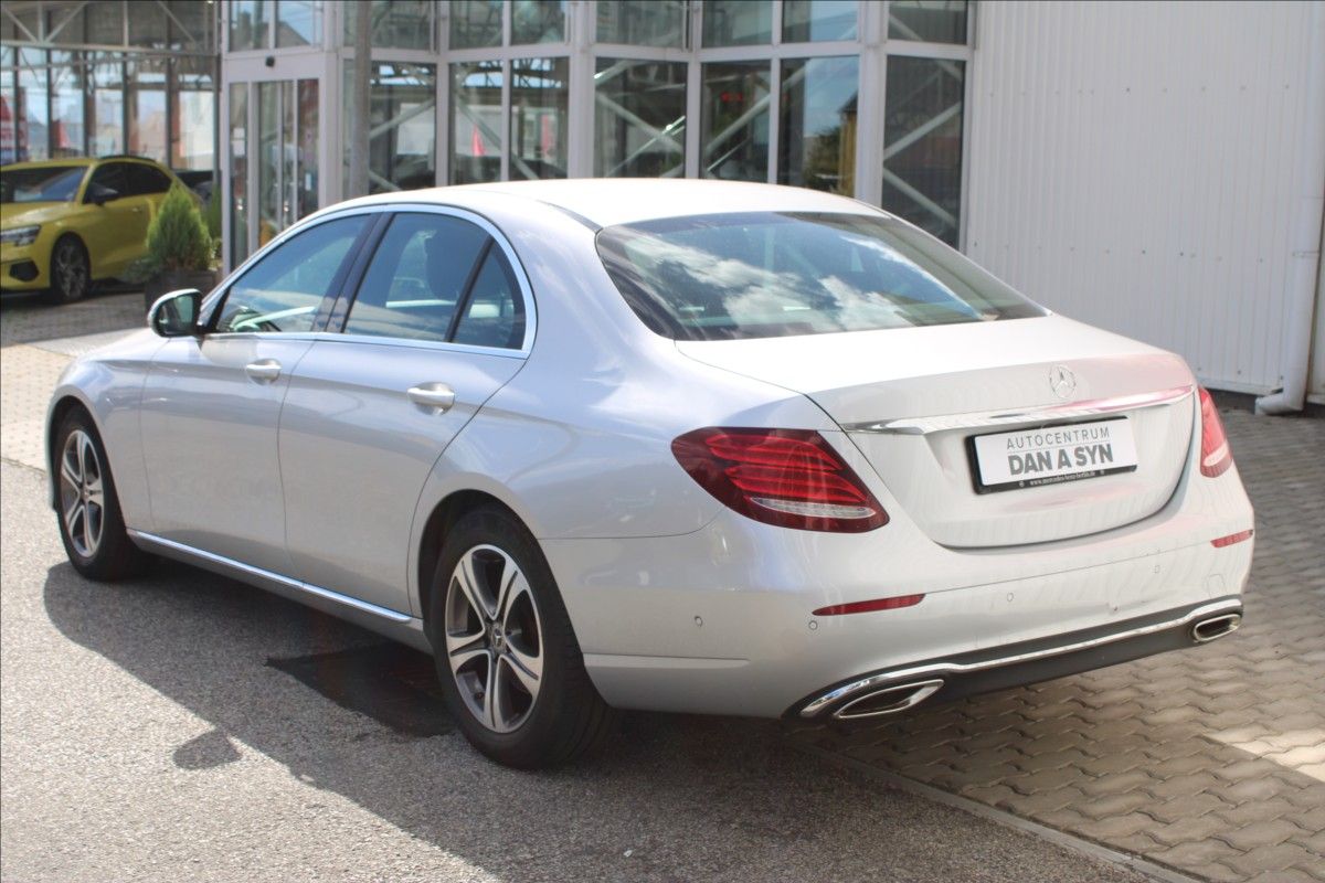Mercedes-Benz Třídy E, 2,0 CGi Avantgarde 42700 Km - fotka 4