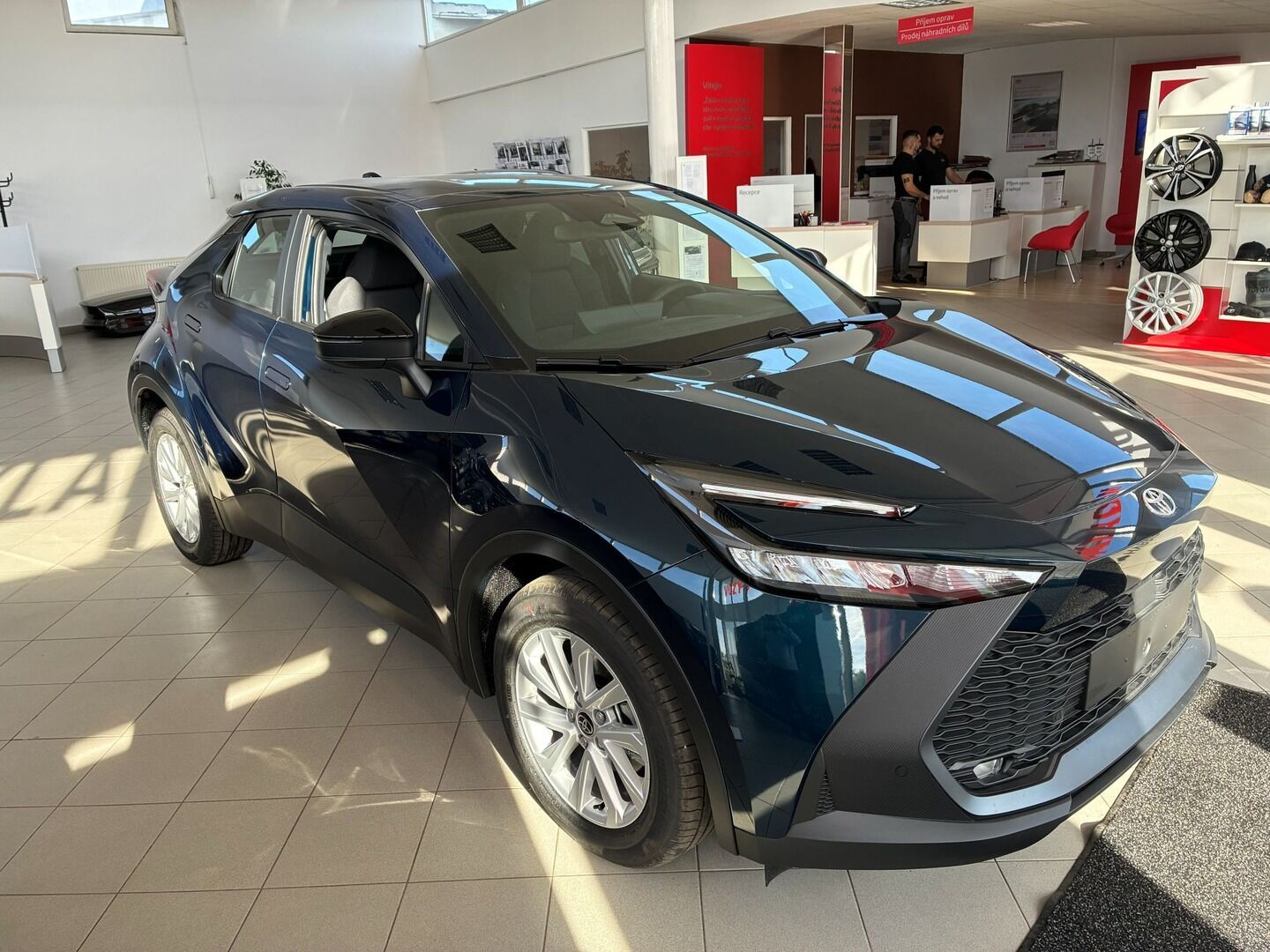 Toyota C-HR, Comfort 1,8 Hybrid 140 - fotka 3