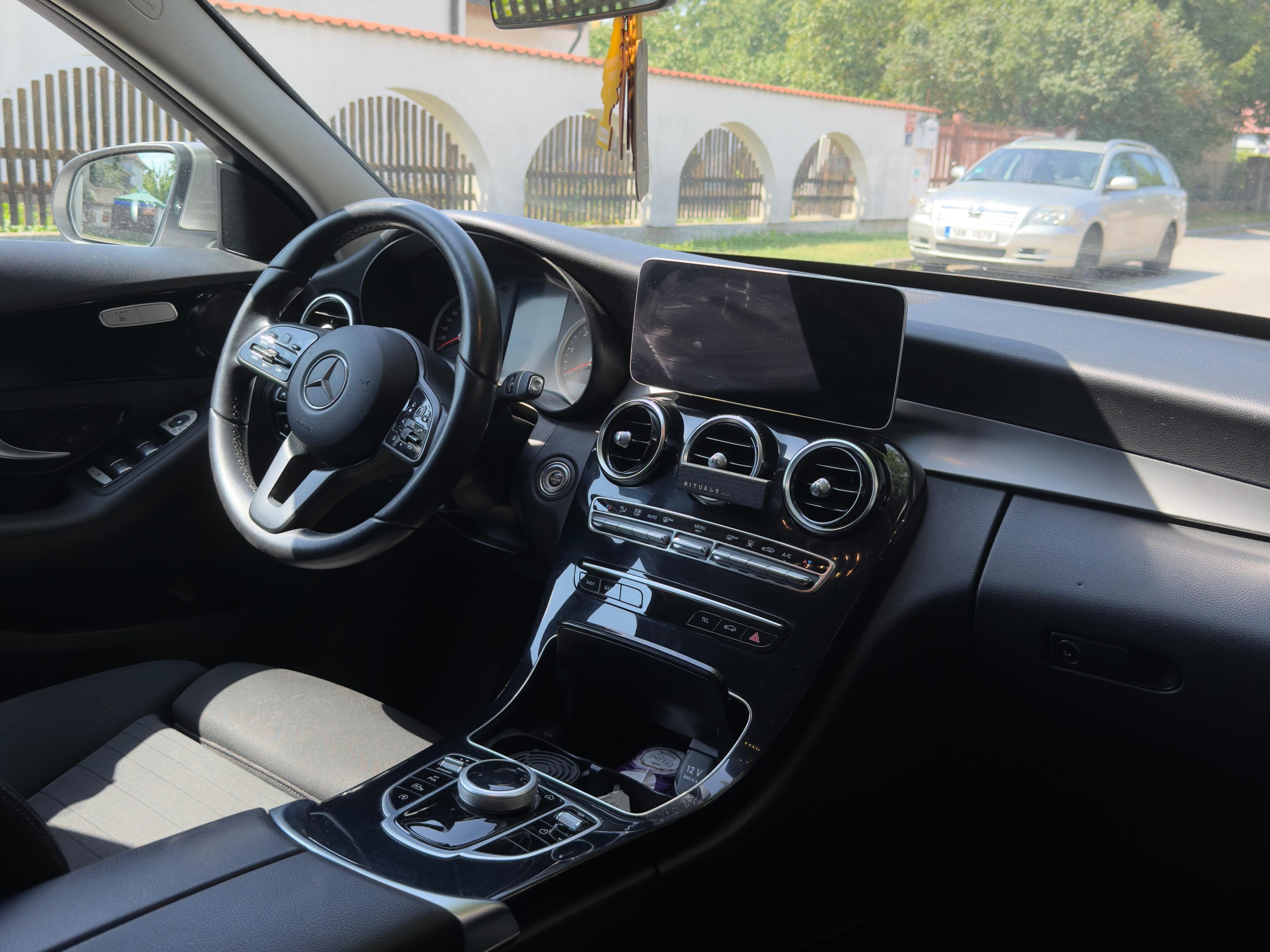 Mercedes-Benz Třídy C, Mercedes-Benz C220d, 9G-Tronic - fotka 4