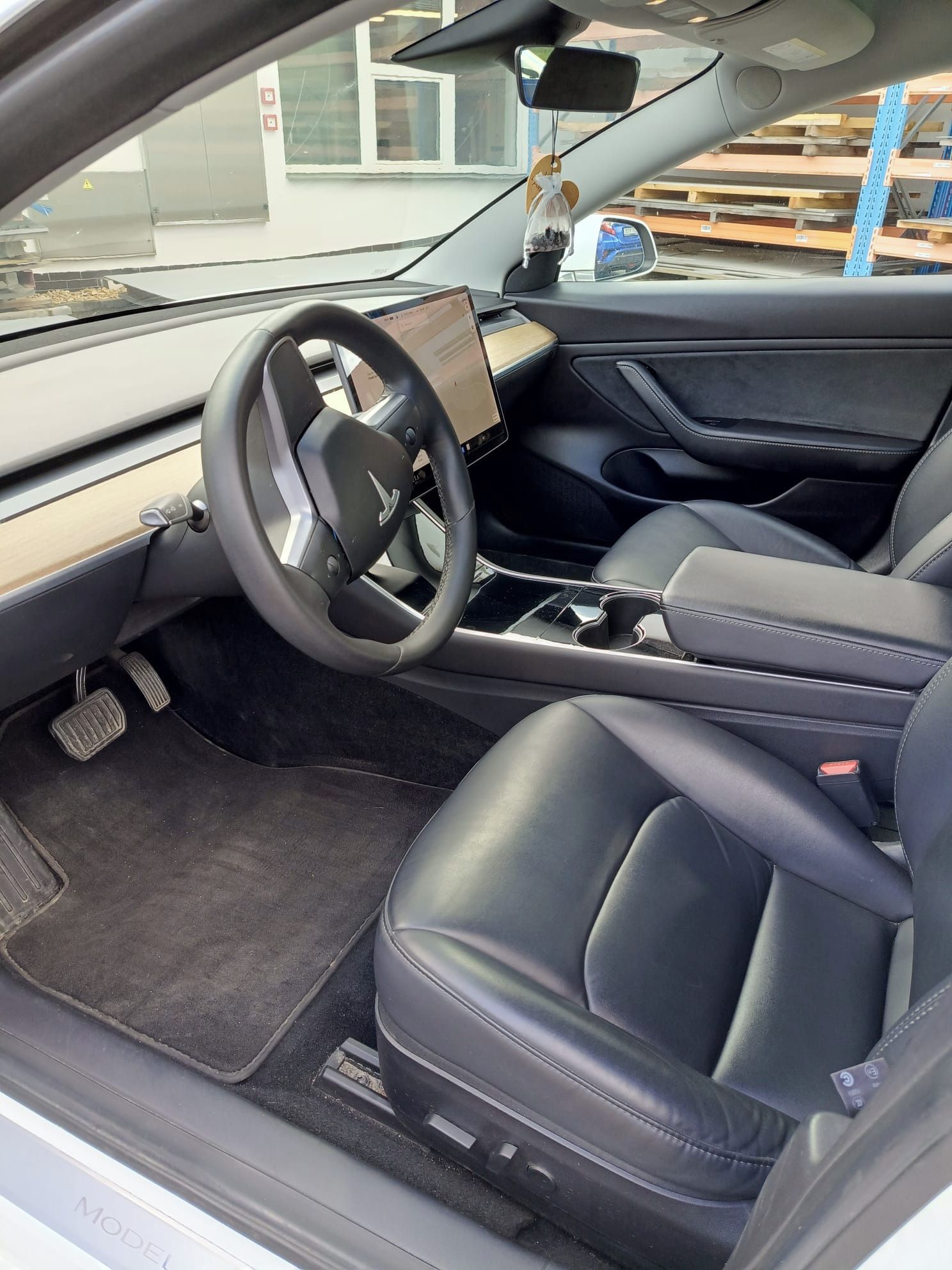 Tesla Model 3, Standard Range Plus - fotka 6