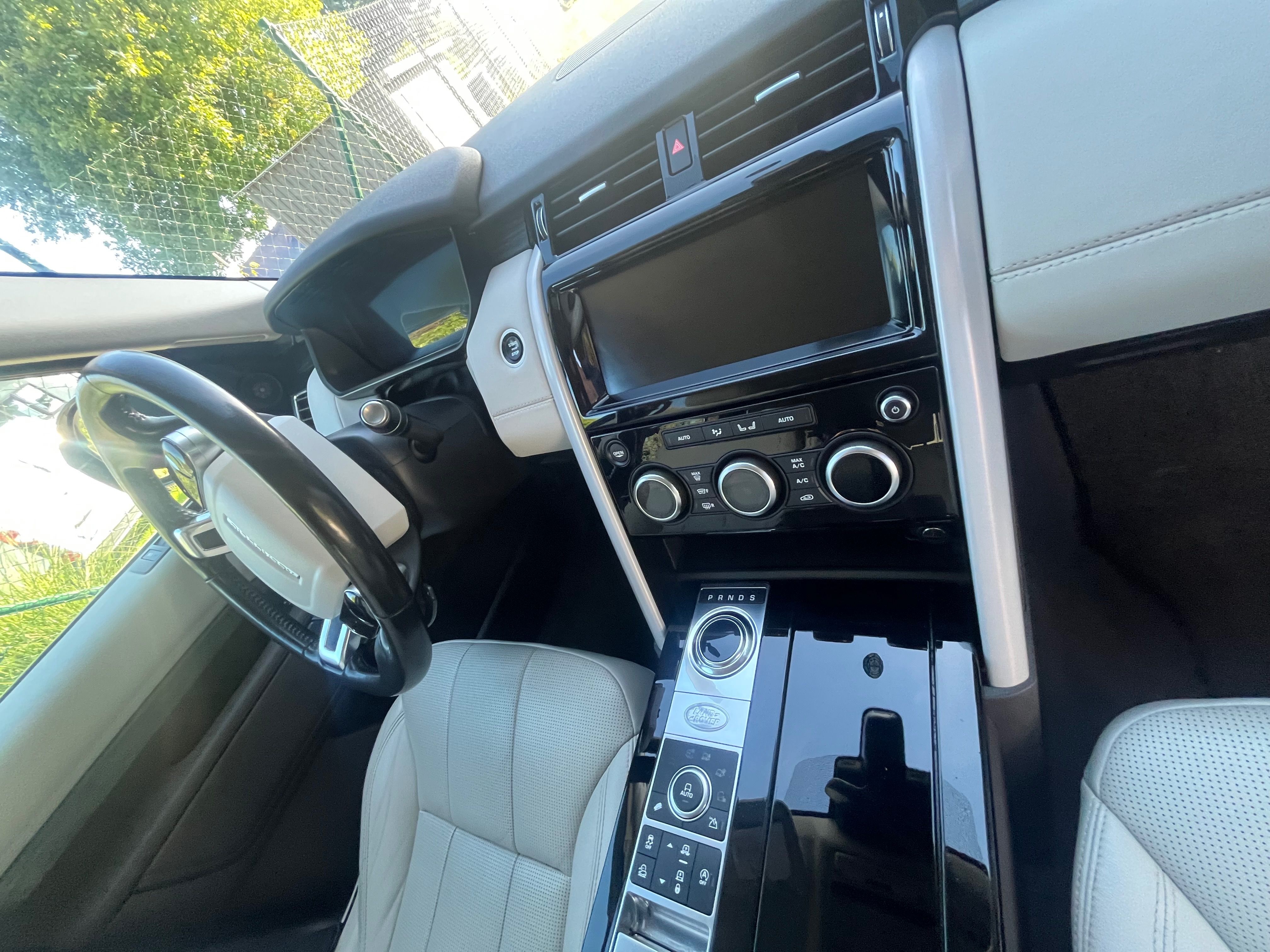 Land Rover Discovery, Land Rover Discovery 5 Luxury - fotka 6