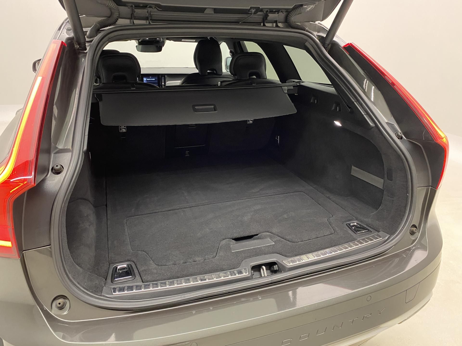 Volvo V90, CC D5 AWD MOMENTUM AUT CZ - fotka 6