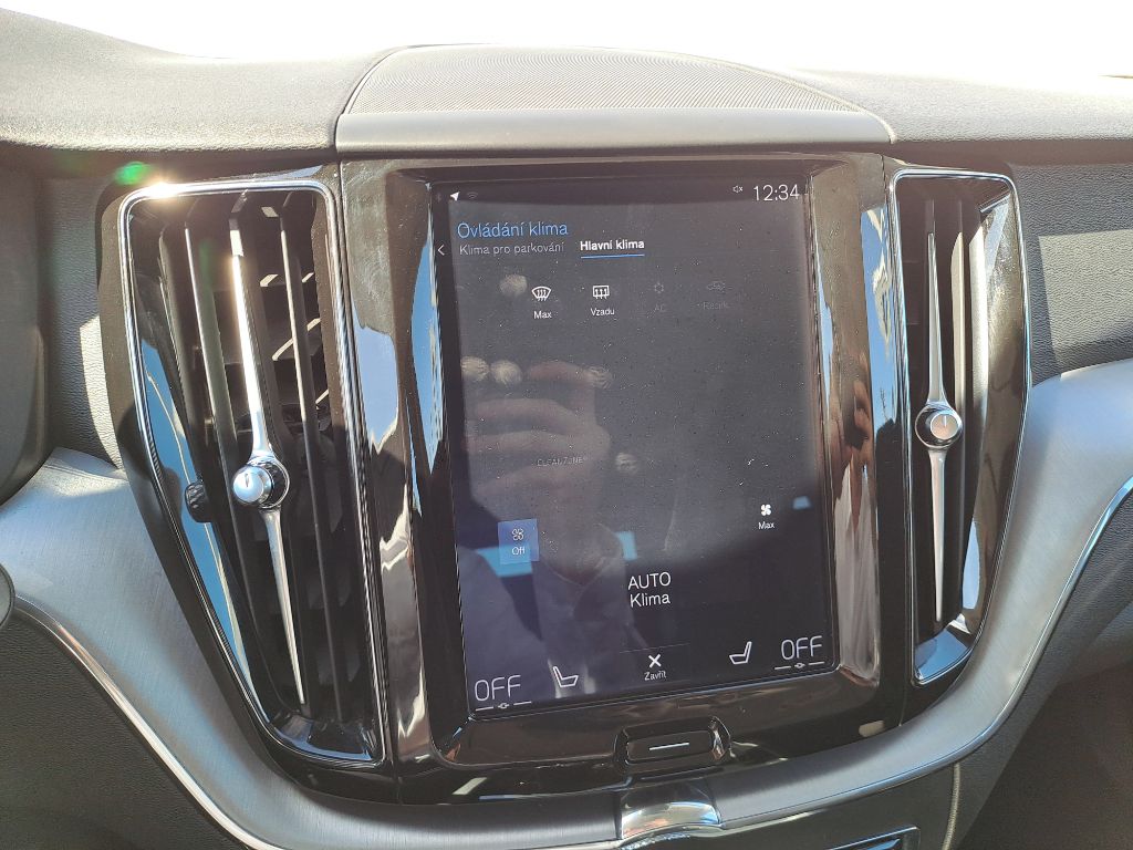 Volvo XC60, Momentum Pro B4 AWD 145kW - fotka 6