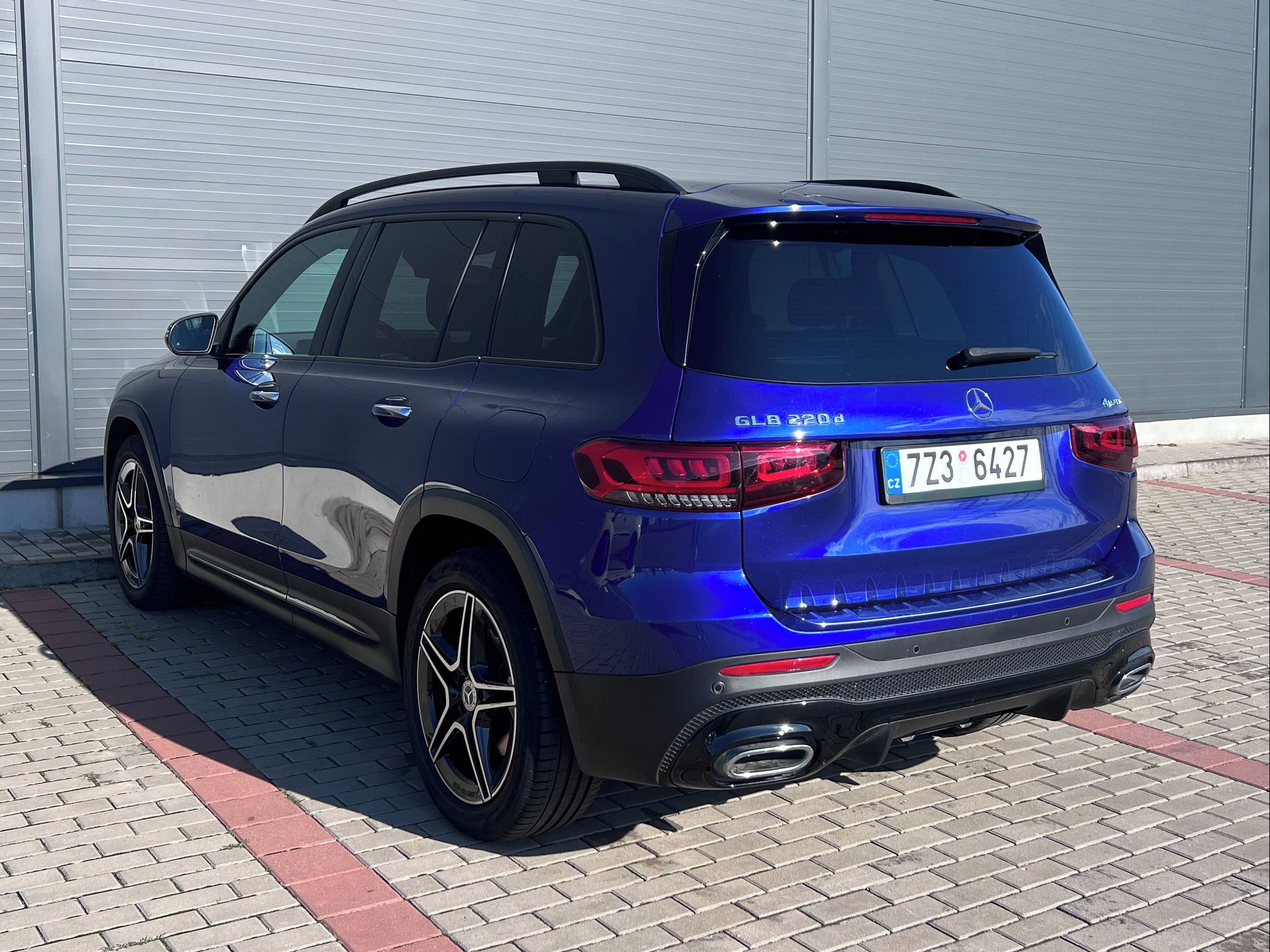 Mercedes-Benz GLB, 220d-4MATIC-AMG-140KW - fotka 6