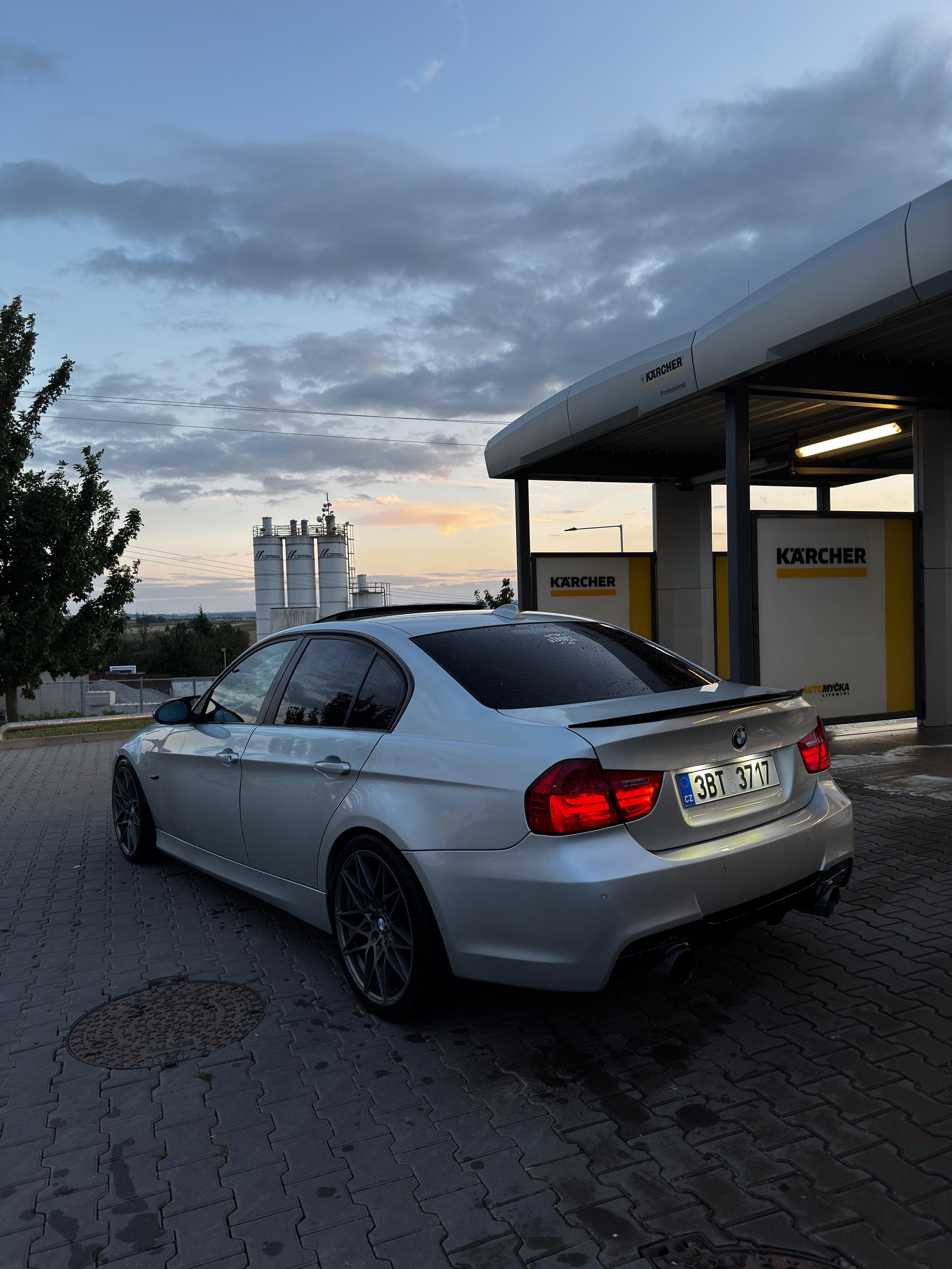 BMW Řada 3, E90 325i KEYLESS I ŠÍBR - fotka 3