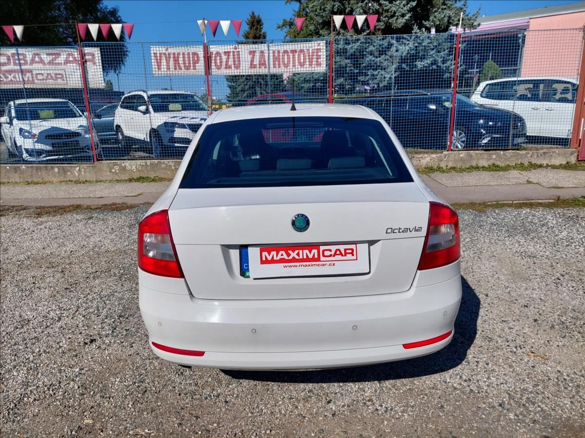 Škoda Octavia, 1,6 TDi DSG ČR po rozvodech - fotka 6