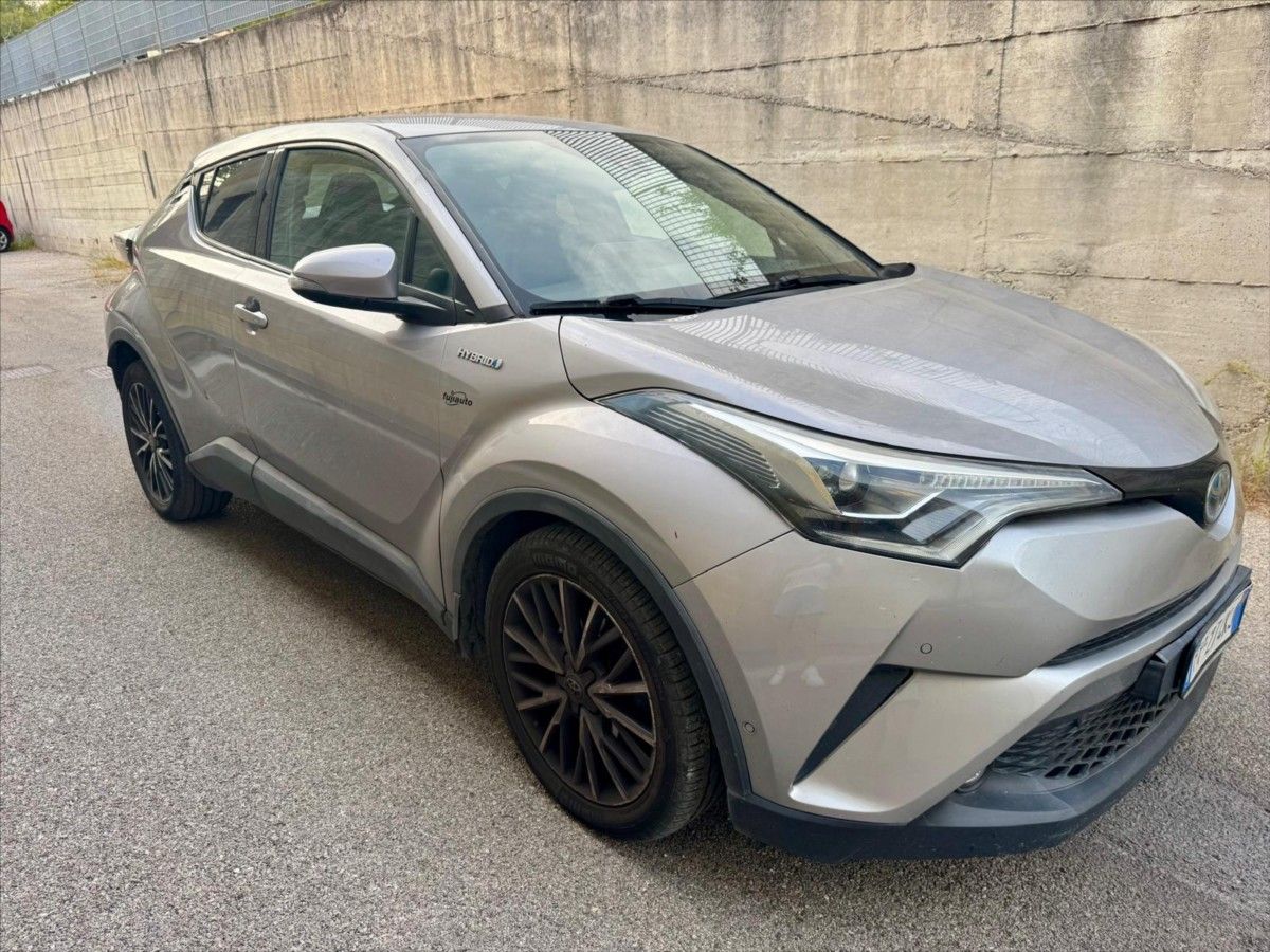 Toyota C-HR, 1,8 i 72kw Hybrid e-CVT - fotka 4