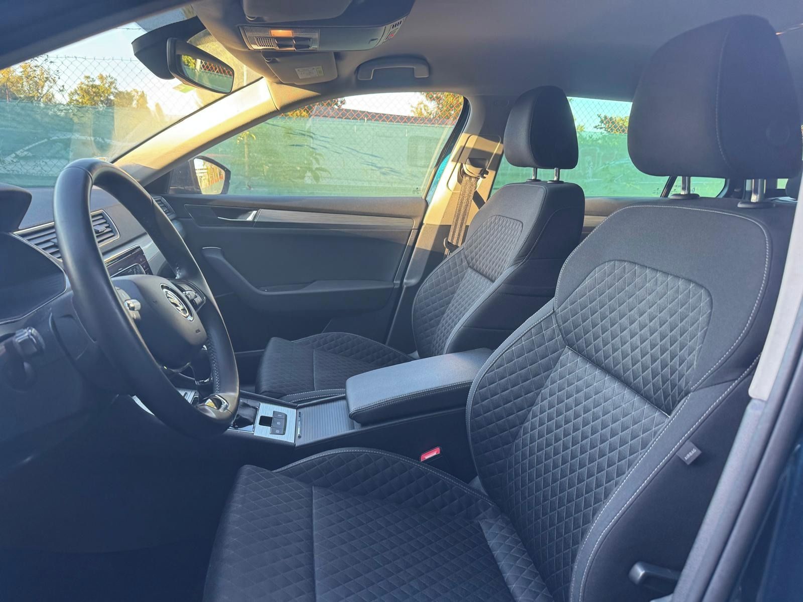 Škoda Superb, Skoda Superb Combi 2.0 TDI Bus - fotka 5