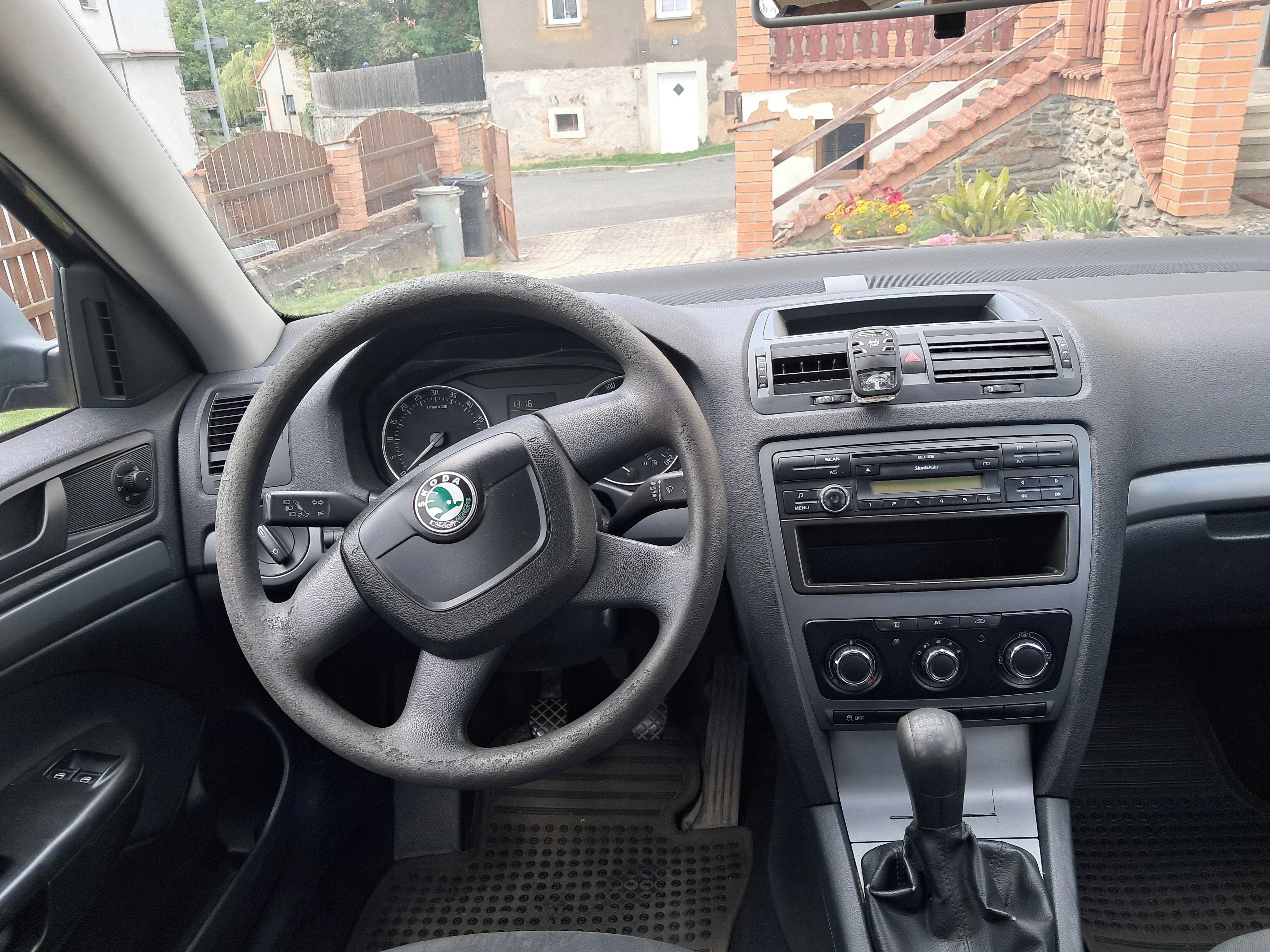 Škoda Octavia, 1.6 TDI - druhý majitel - fotka 4