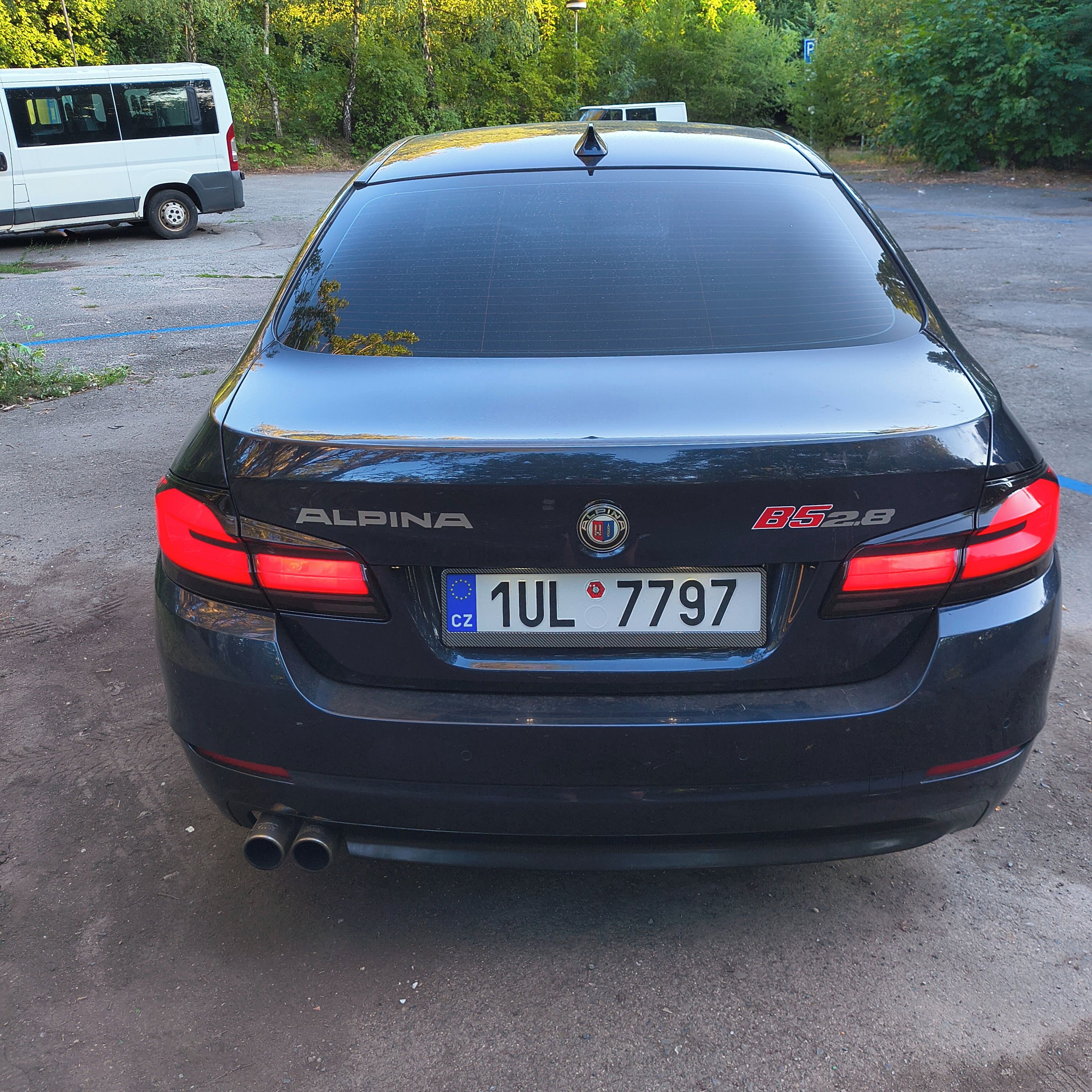 BMW Řada 5, 528i benzín ,šestiválec N53 - fotka 4