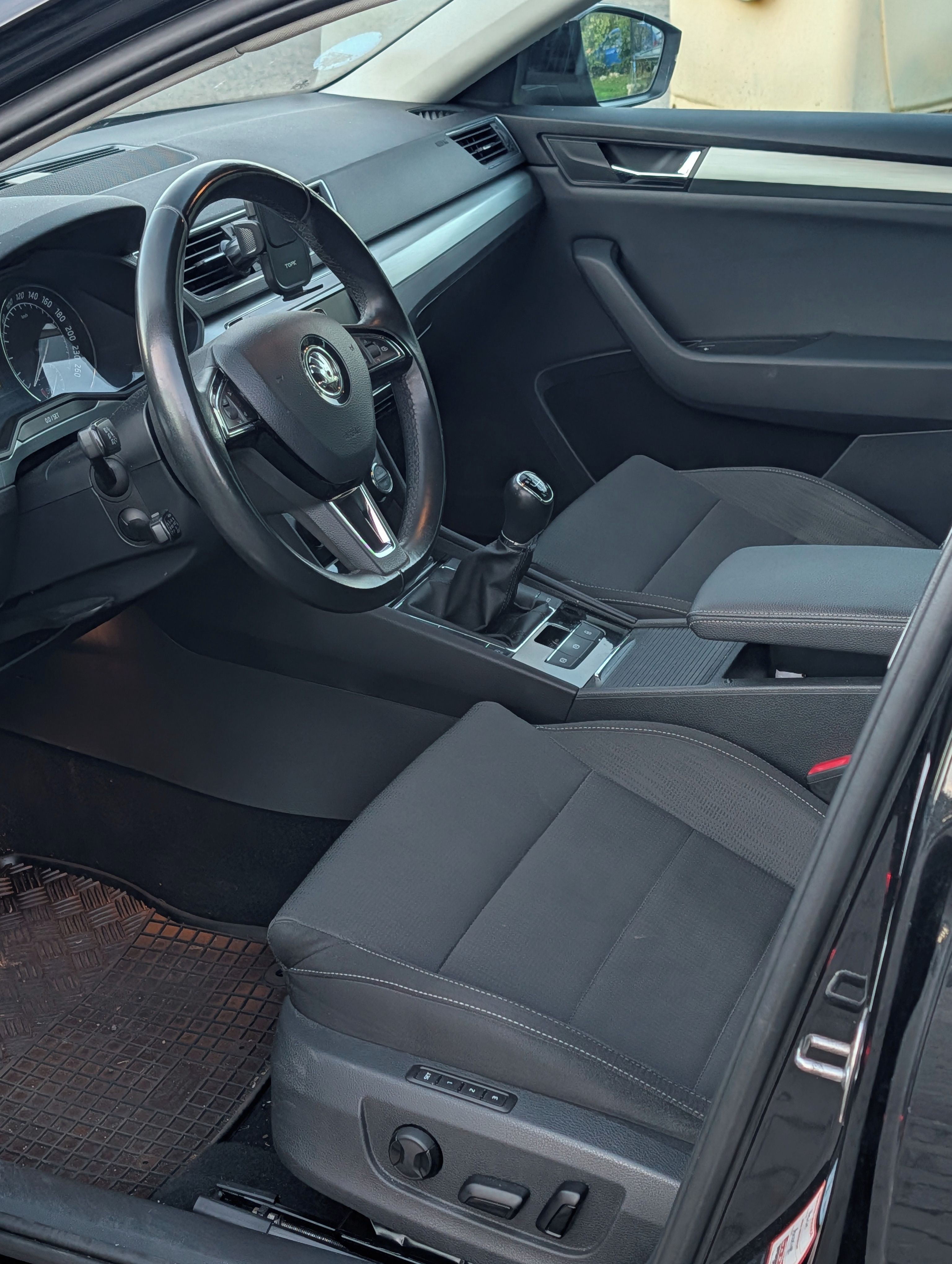 Škoda Superb, 2.0 TDI - fotka 6