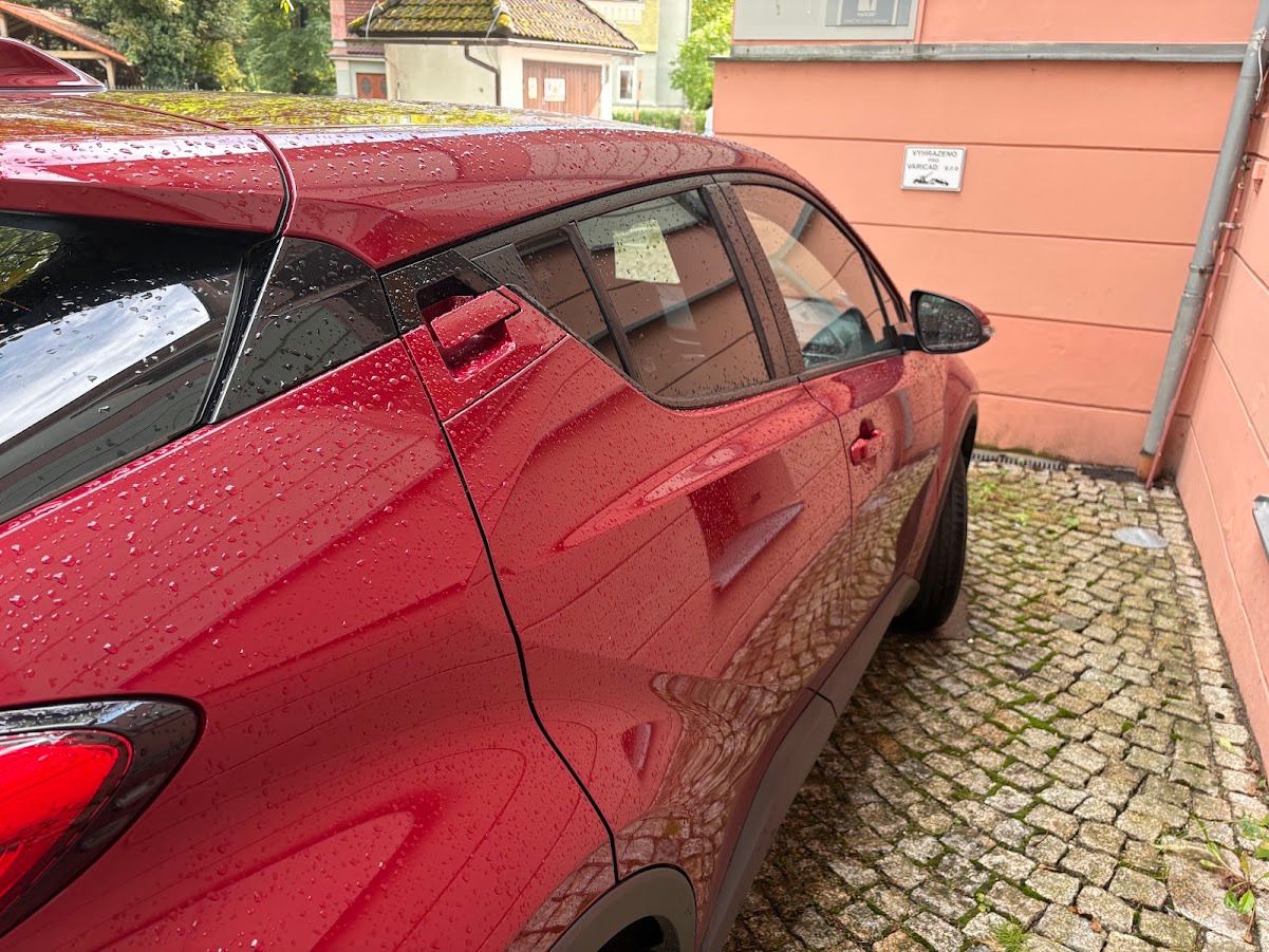 Toyota C-HR, Krásná červená Toyota CHR - fotka 3