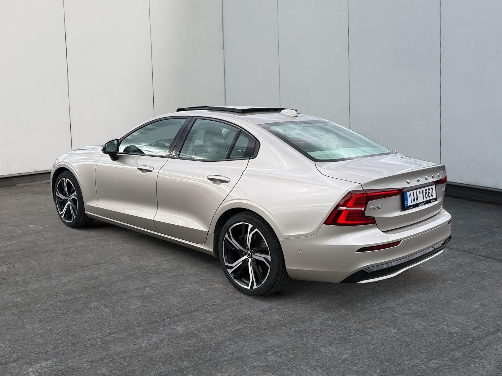Volvo S60, ULTIMATE DARK B5 184kW AWD TAŽ - fotka 4
