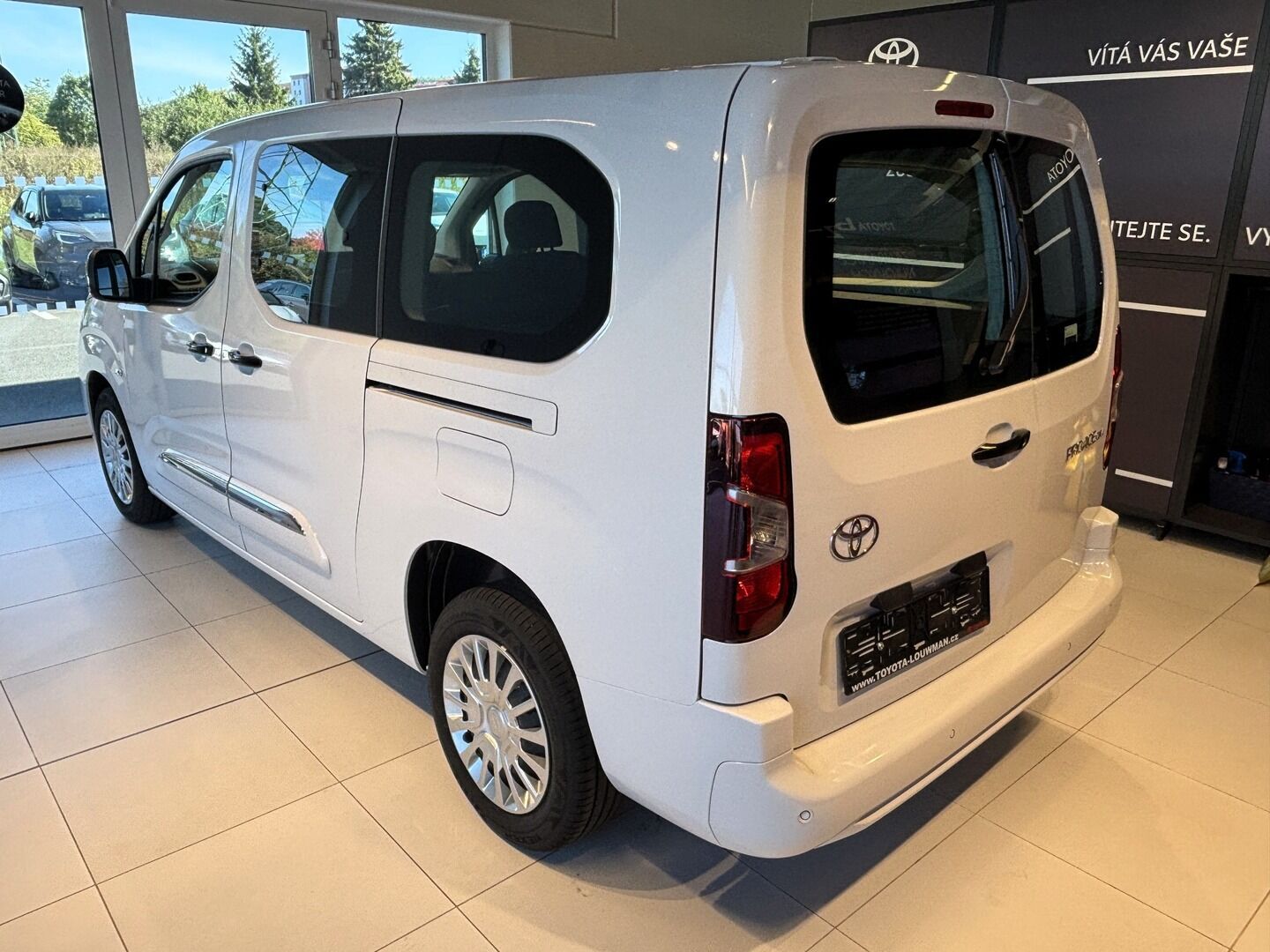 Toyota Proace City Verso, 1,2 Business LWB - křídlové - fotka 5