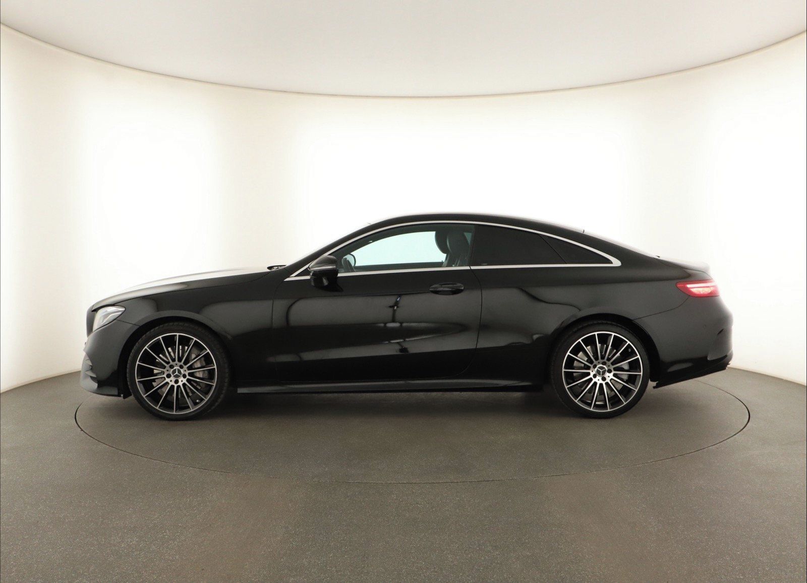 Mercedes-Benz Třídy E, 400 4MATIC, 4X4, Automat - fotka 3