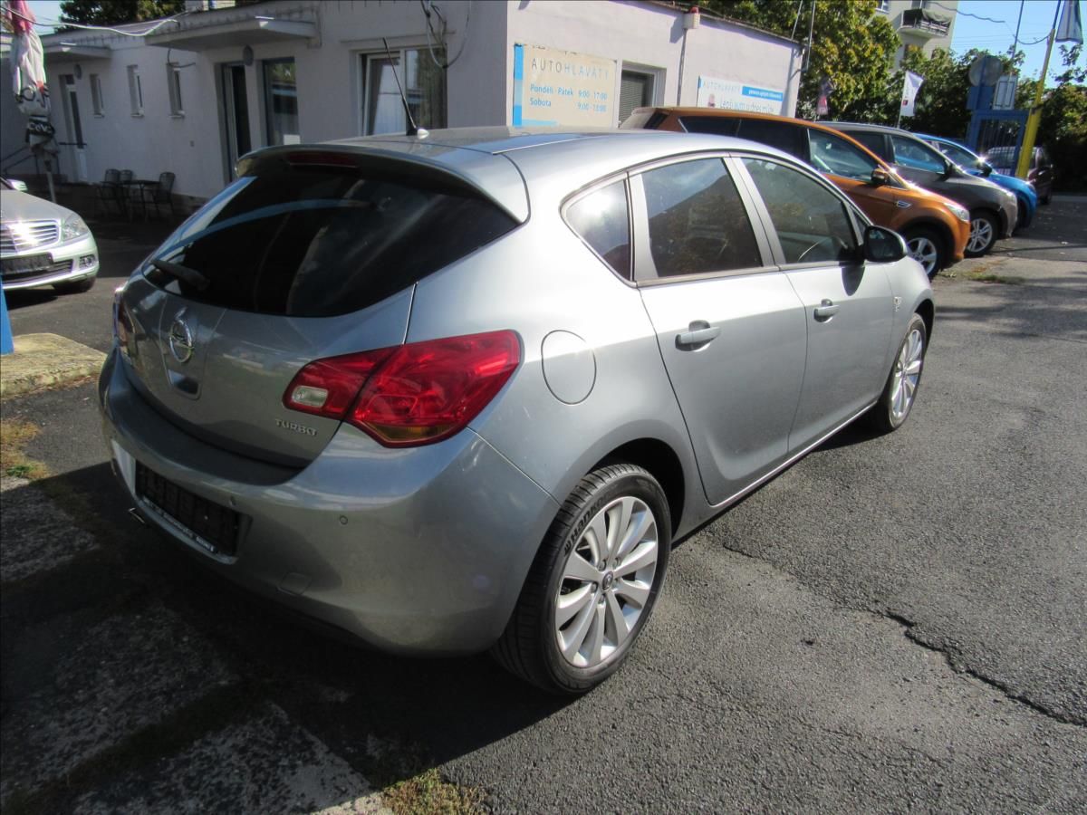 Opel Astra, 1,4 Turbo 103kW - fotka 6