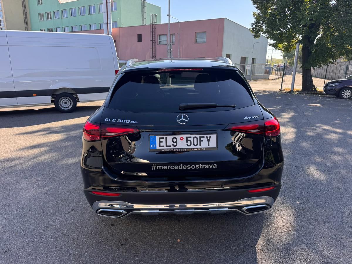 Mercedes-Benz GLC, 300 de 4MATIC - fotka 6