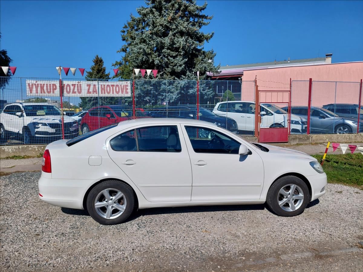 Škoda Octavia, 1,6 TDi DSG ČR po rozvodech - fotka 4