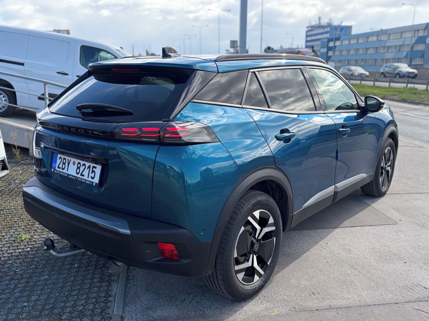 Peugeot 2008, ALLURE PureTech 100hp MAN6 - T - fotka 5