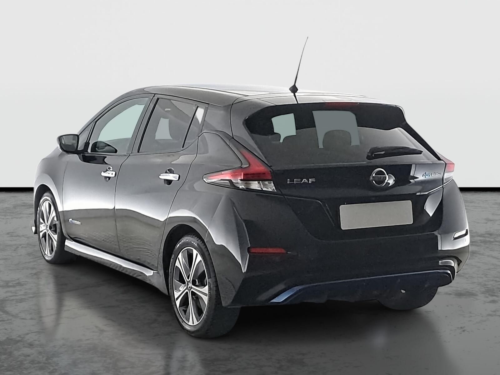 Nissan LEAF, 40 kWh, SoH 80%, Automat - fotka 4