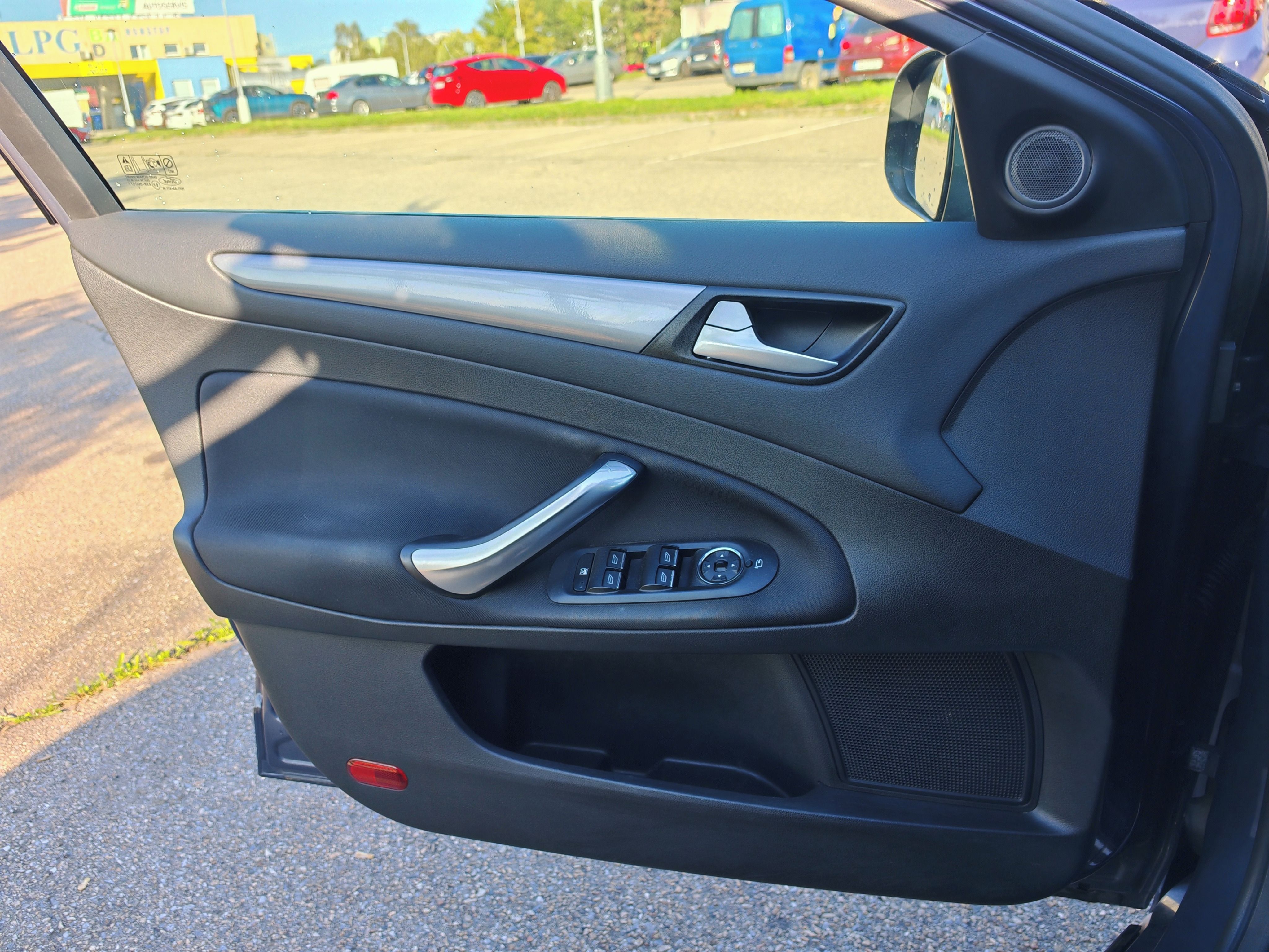 Ford Mondeo - fotka 4