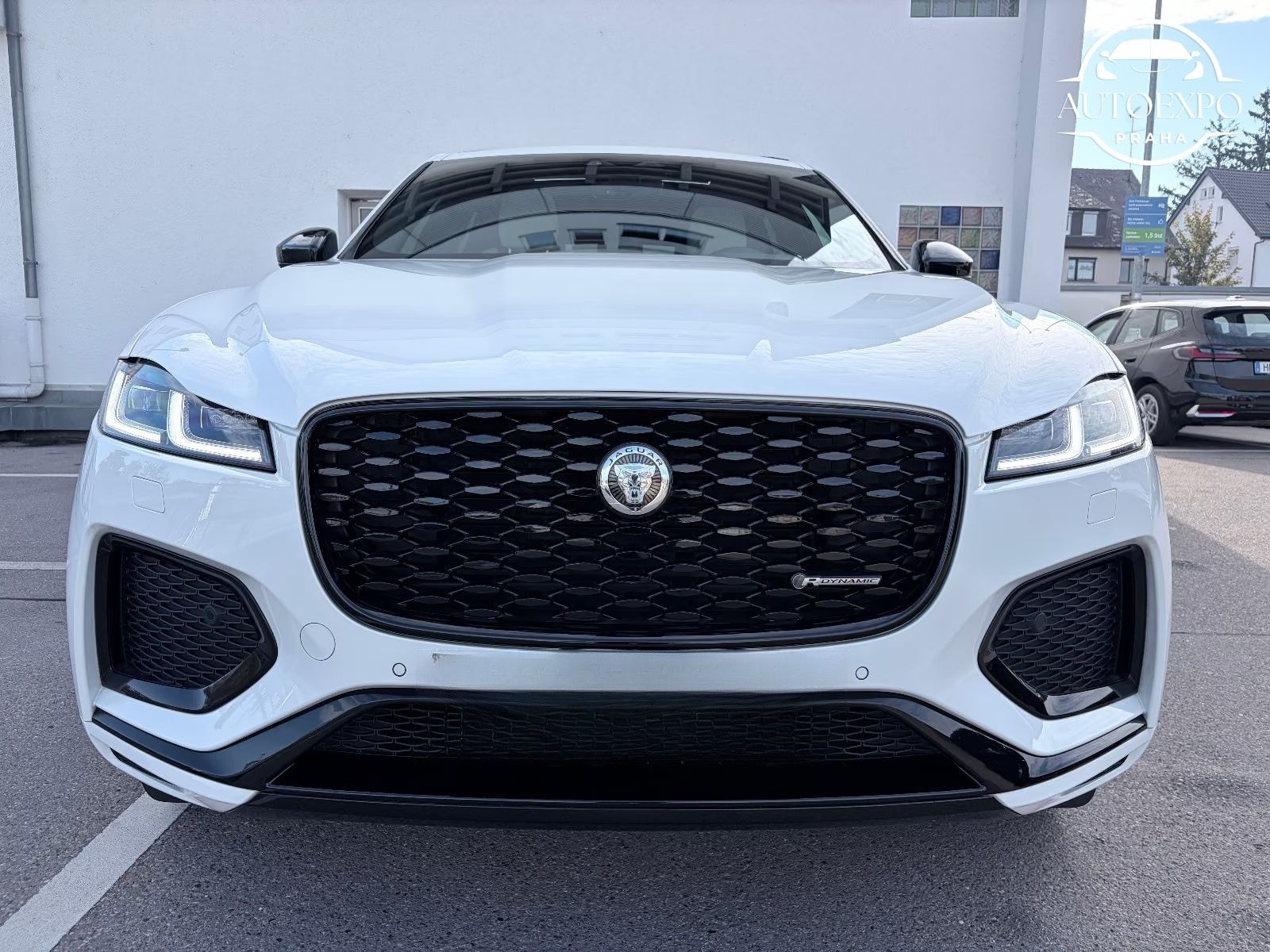 Jaguar F-Pace, R-Dynamic SE*AWD*PANORAMA - fotka 2