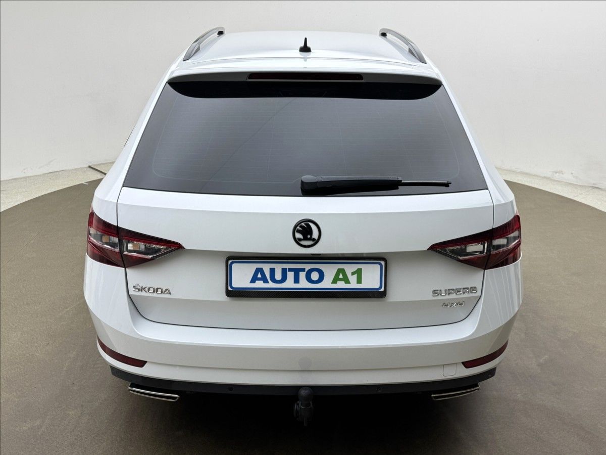 Škoda Superb, 2,0 SPORTLINE 4X4 DSG 350HPAPR - fotka 5