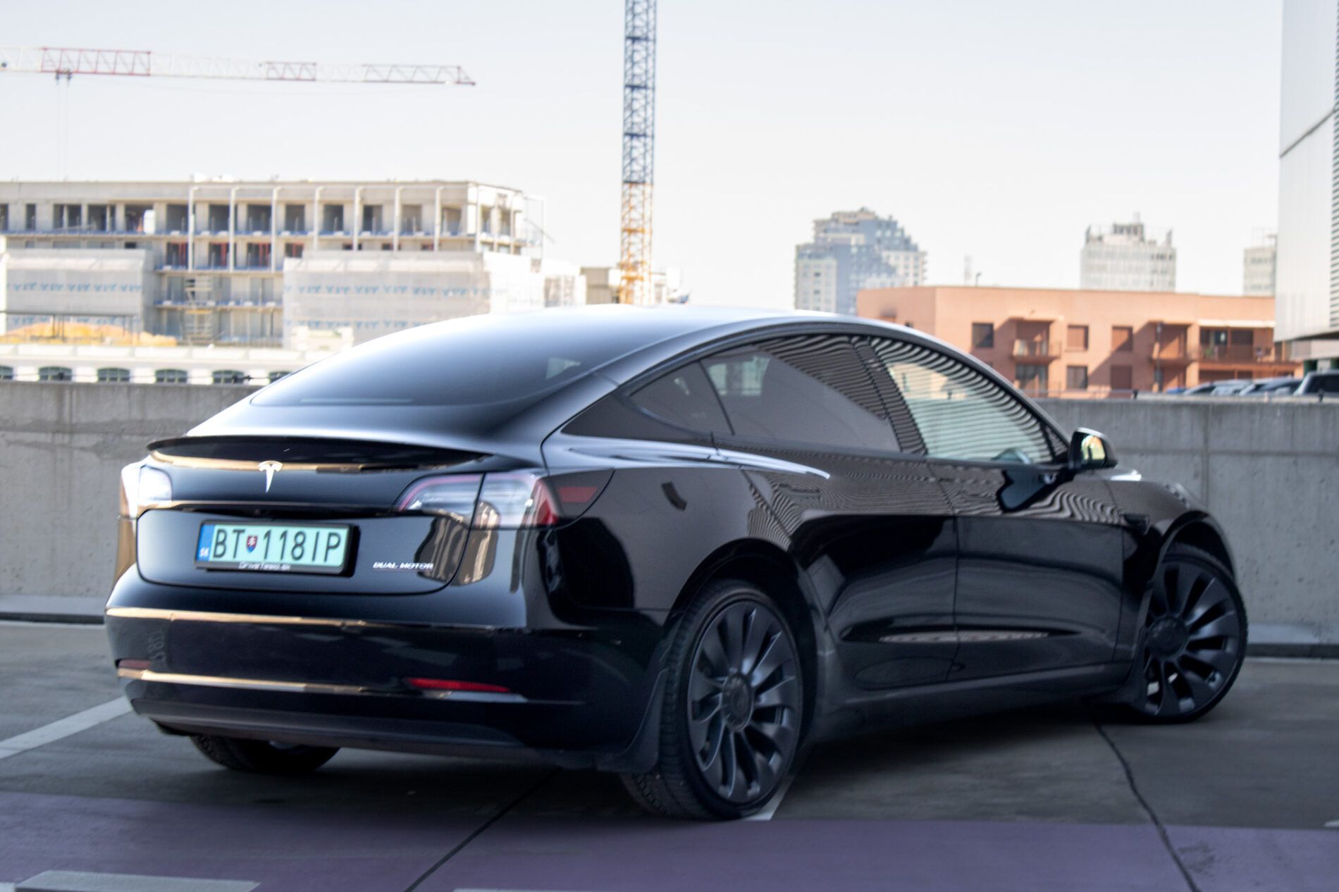 Tesla Model 3 - fotka 5