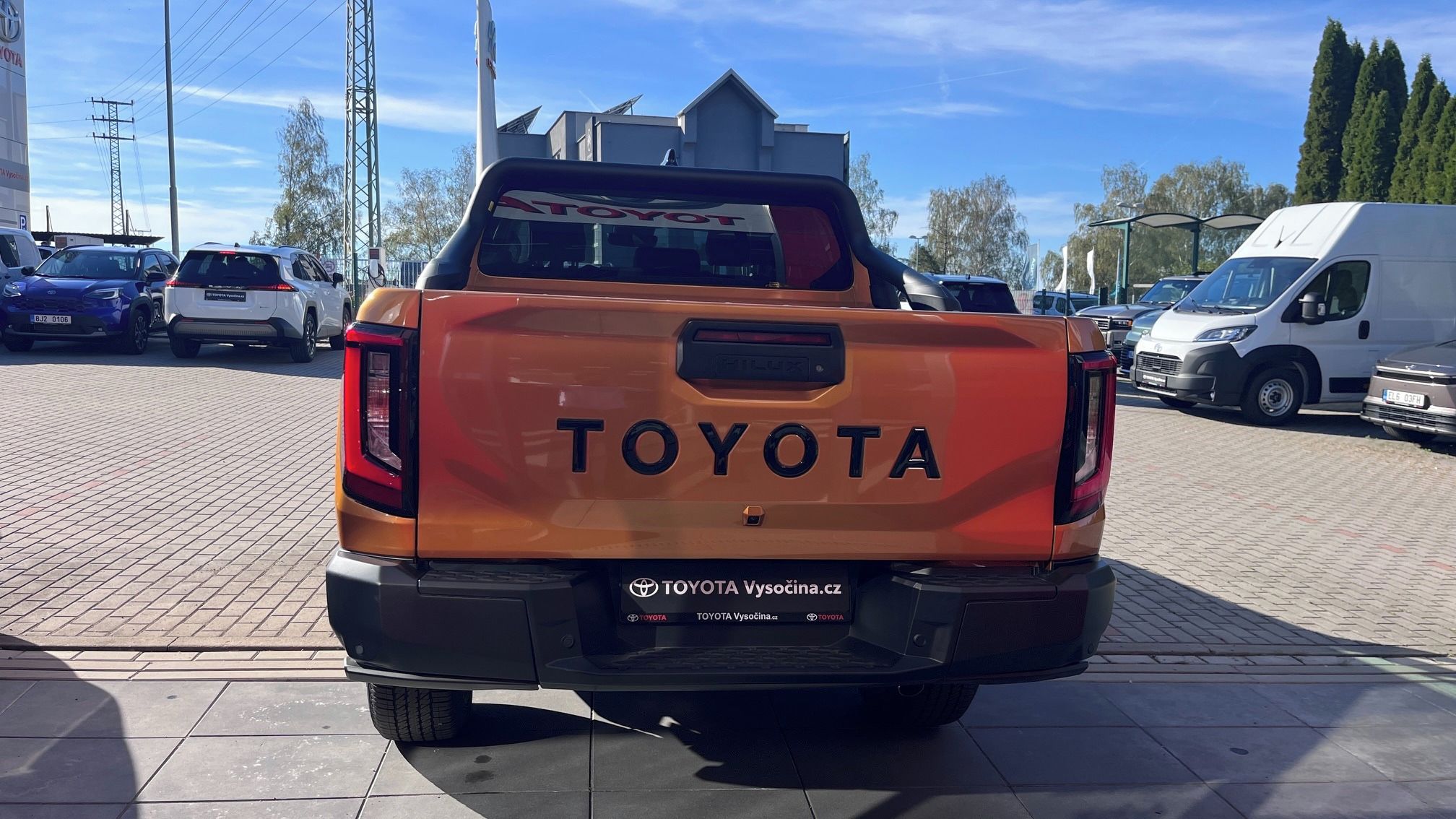 Toyota Hilux, 2,8D 4x4 6AT Invincible HYB - fotka 5