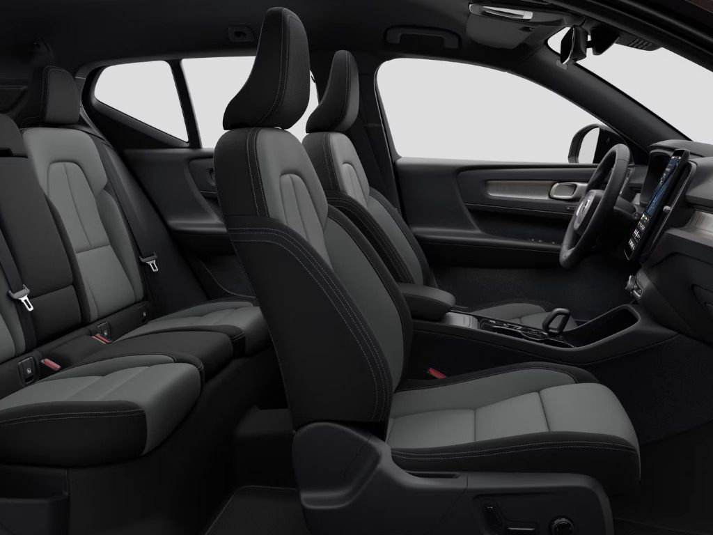 Volvo XC40, PLUS B3 FWD 120kW - fotka 6