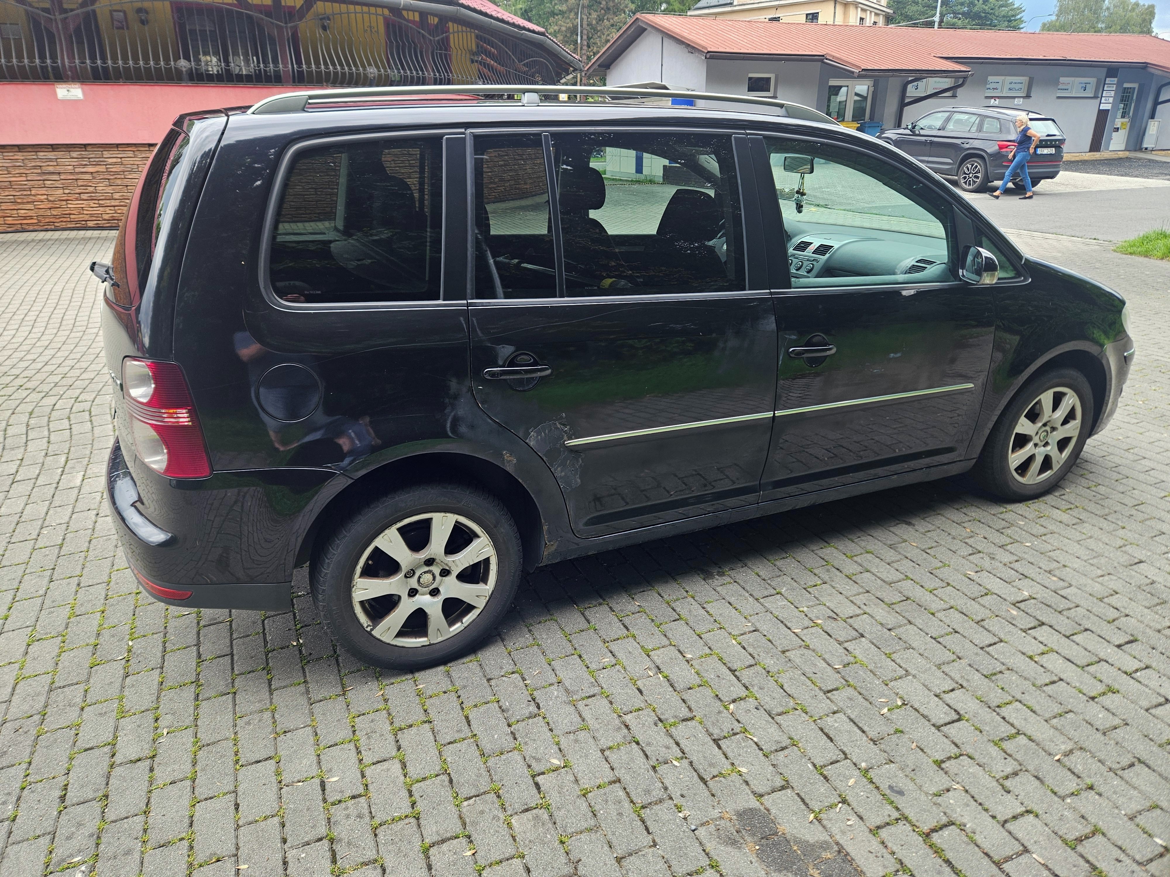 Volkswagen Touran, 2.0TDI - fotka 4