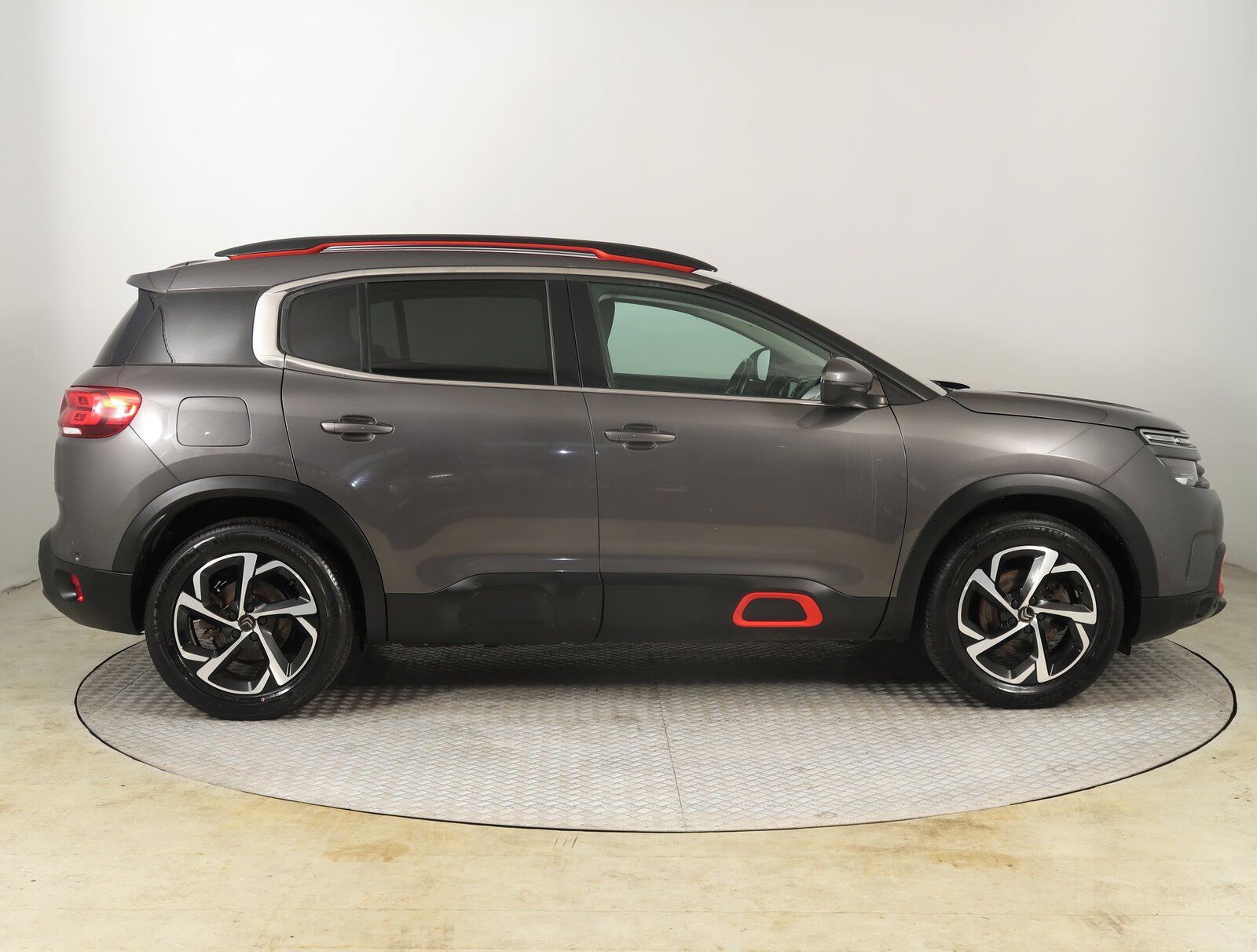 Citroën C5 Aircross, PureTech 130, ČR,1.maj - fotka 6