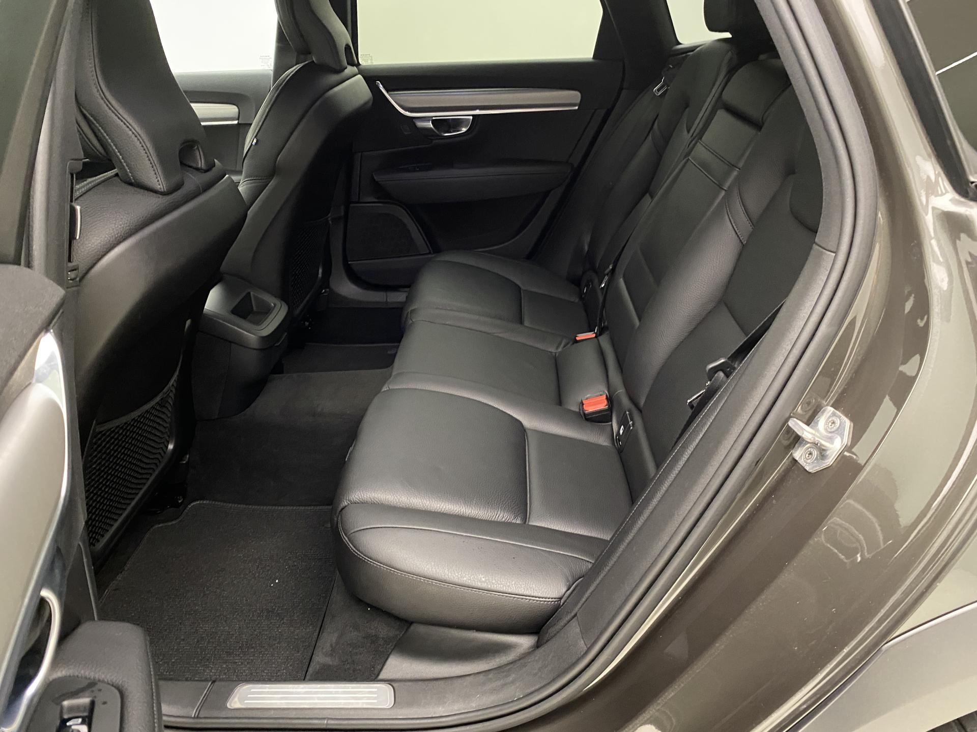 Volvo V90, CC D5 AWD MOMENTUM AUT CZ - fotka 5