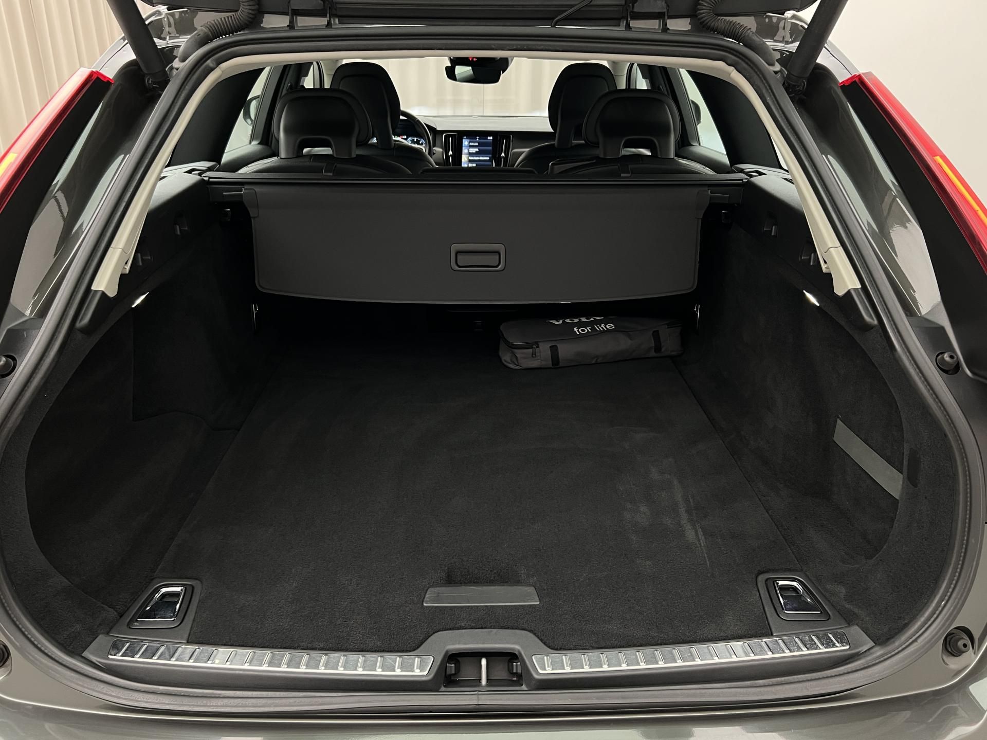 Volvo V90, CC D5 AWD AUT CZ - fotka 5