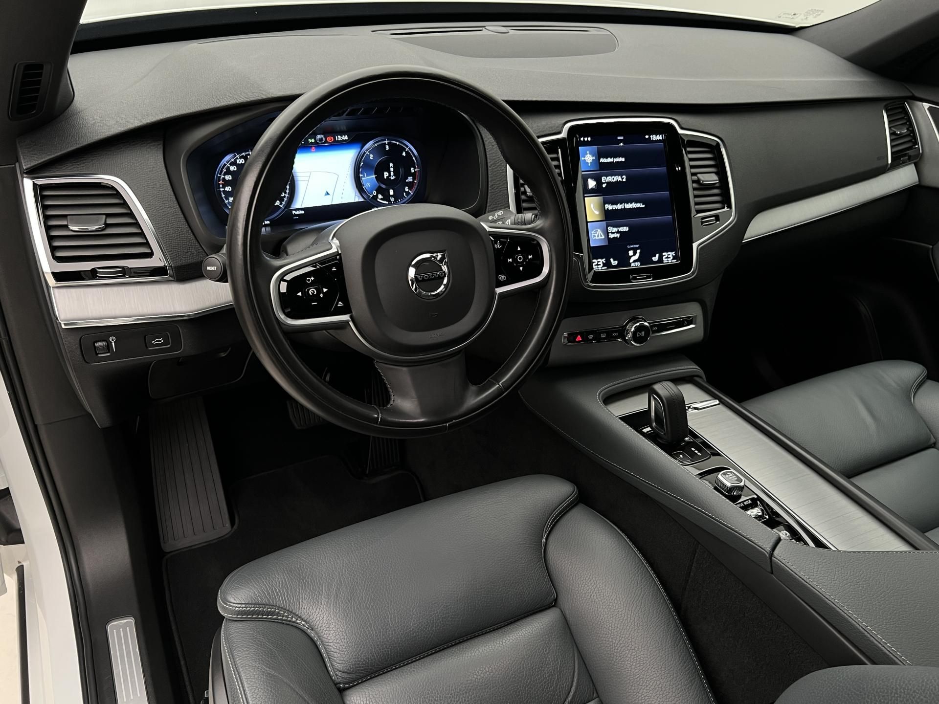 Volvo XC90, B5 AWD MOMENTUM PRO 7 MÍST - fotka 4