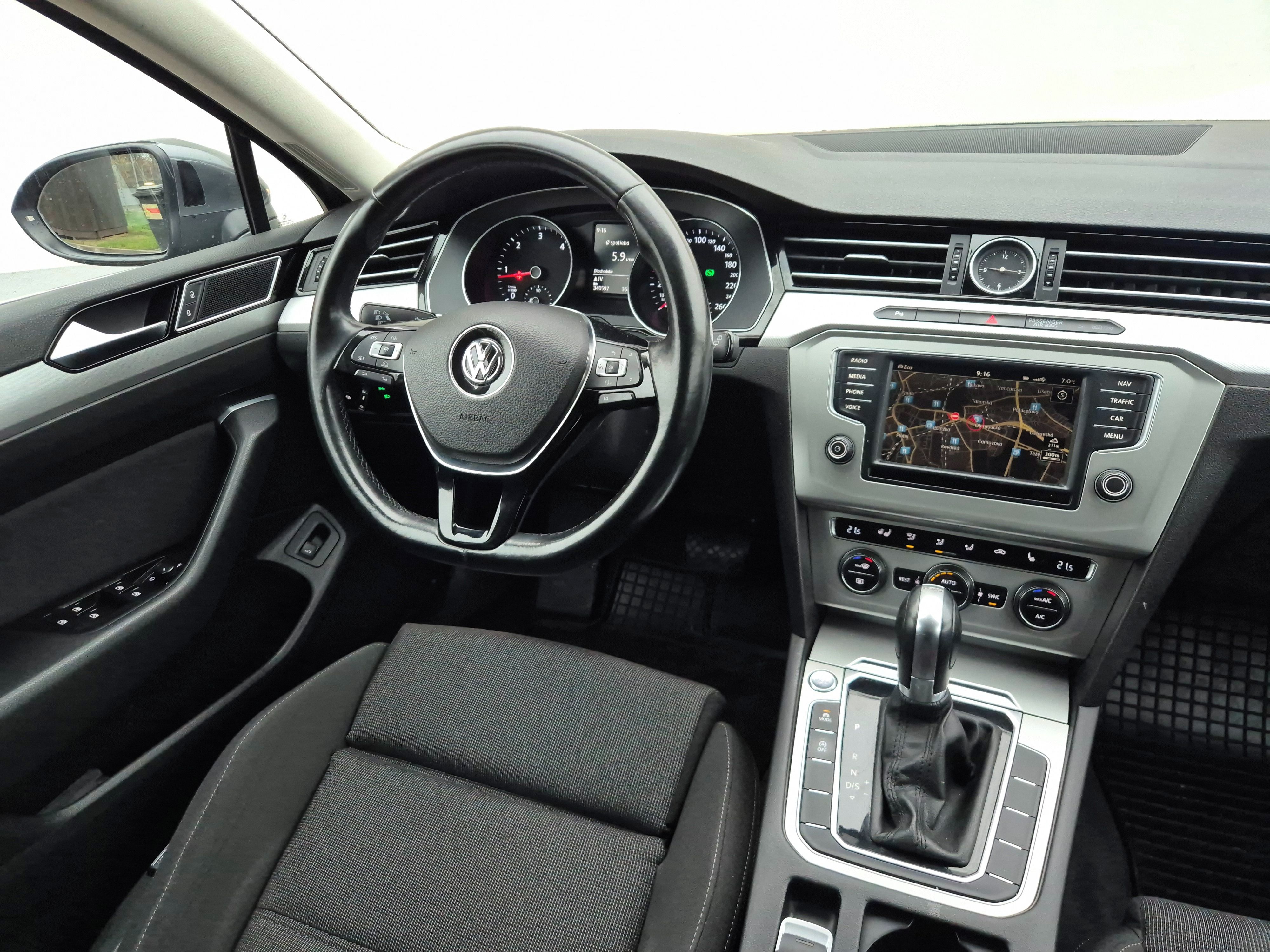 Volkswagen Passat, 2.0TDI 110kw,DSG,výhřev,servis - fotka 6