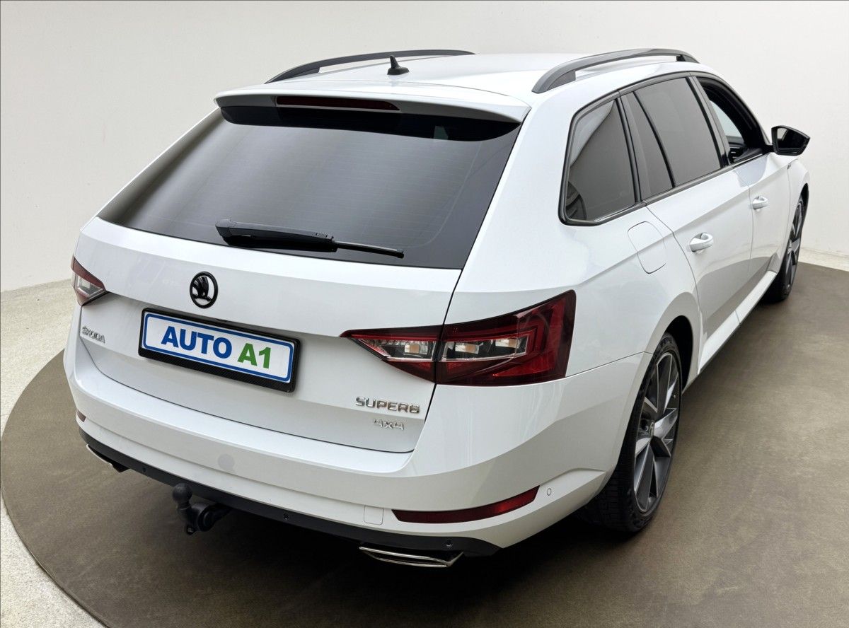 Škoda Superb, 2,0 SPORTLINE 4X4 DSG 350HPAPR - fotka 4