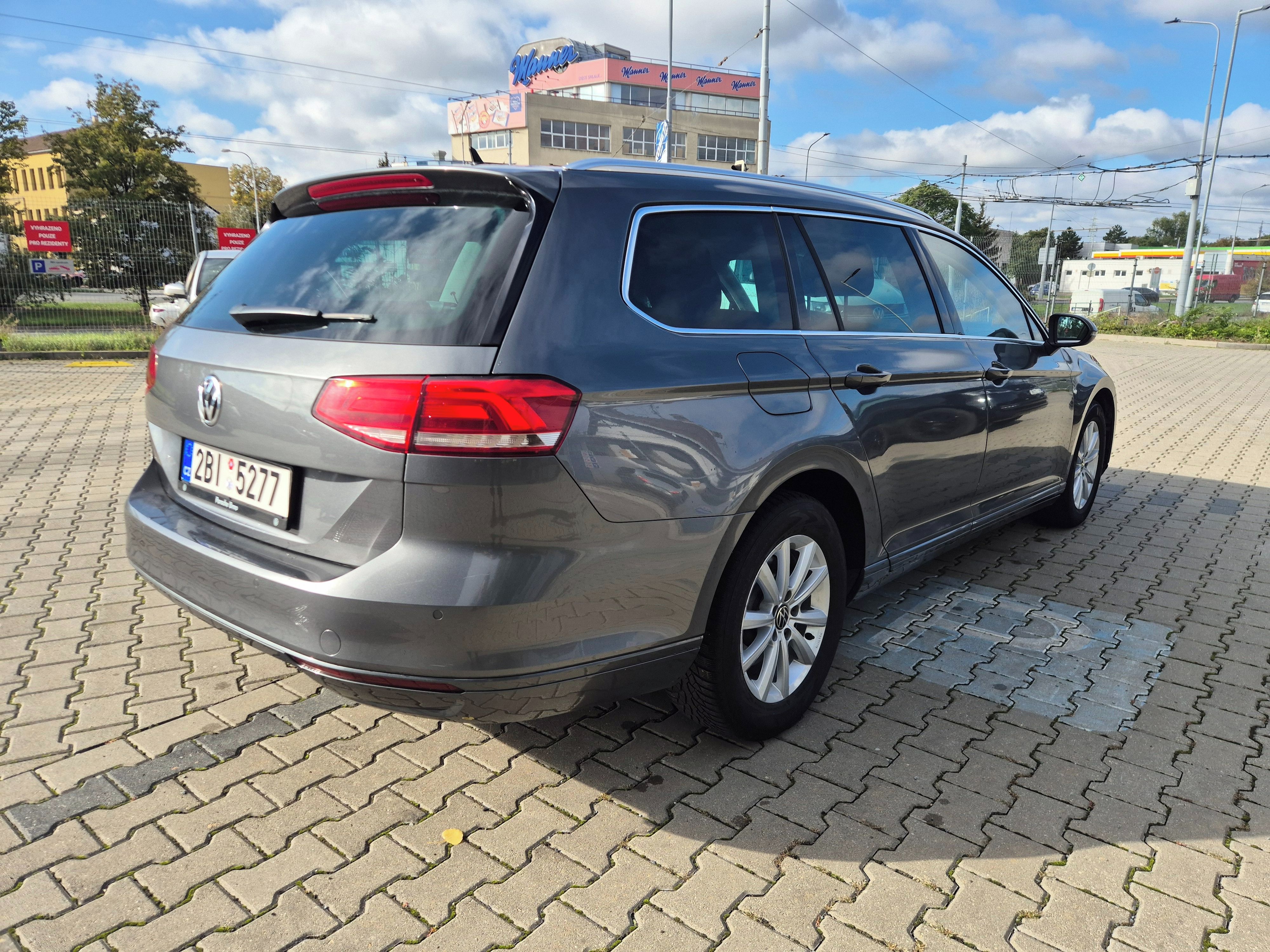 Volkswagen Passat, 2.0TDI 110kw,DSG,výhřev,servis - fotka 3
