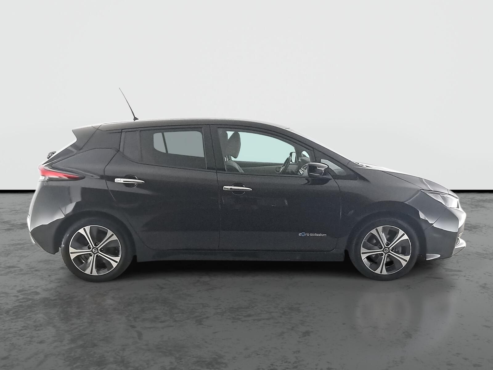 Nissan LEAF, 40 kWh, SoH 80%, Automat - fotka 6