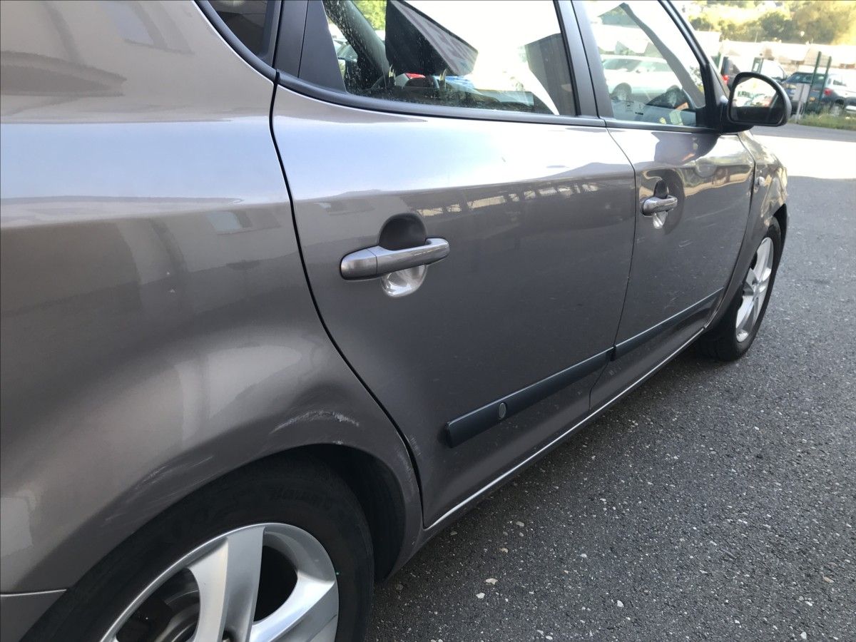 Kia Cee´d, 1,4 i 77kW 5dv. AC - fotka 5