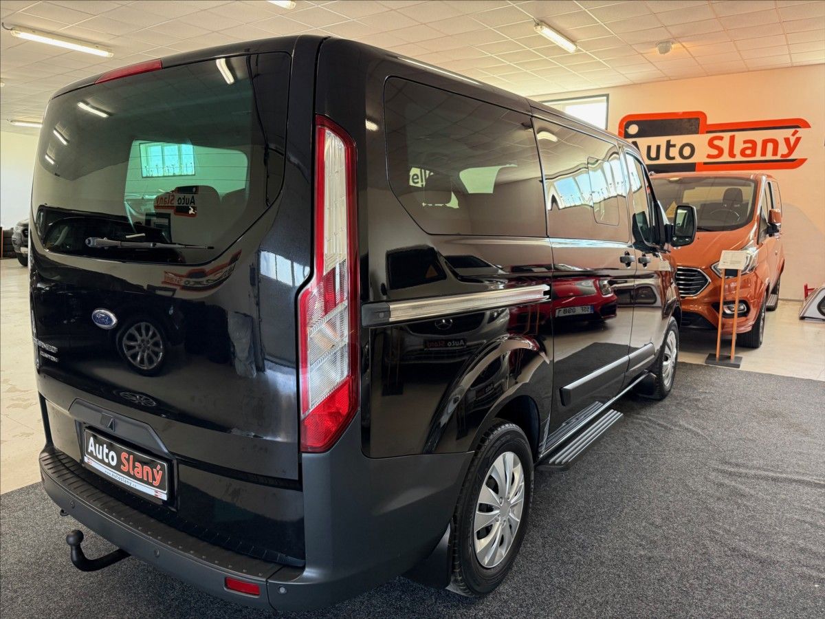 Ford Tourneo Custom, 2,2 9míst,92kW,po servisu - fotka 6