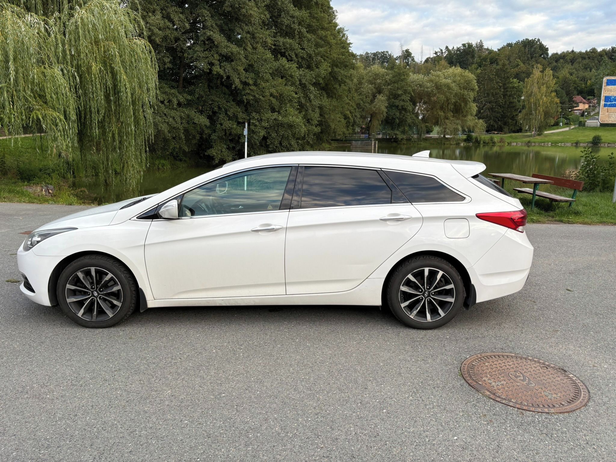 Hyundai i40, 1.7 CRDi,AUTOMAT, Facelift, ČR - fotka 4