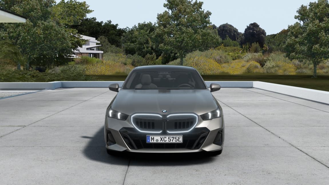 BMW Řada 5, 550e xDrive - fotka 4