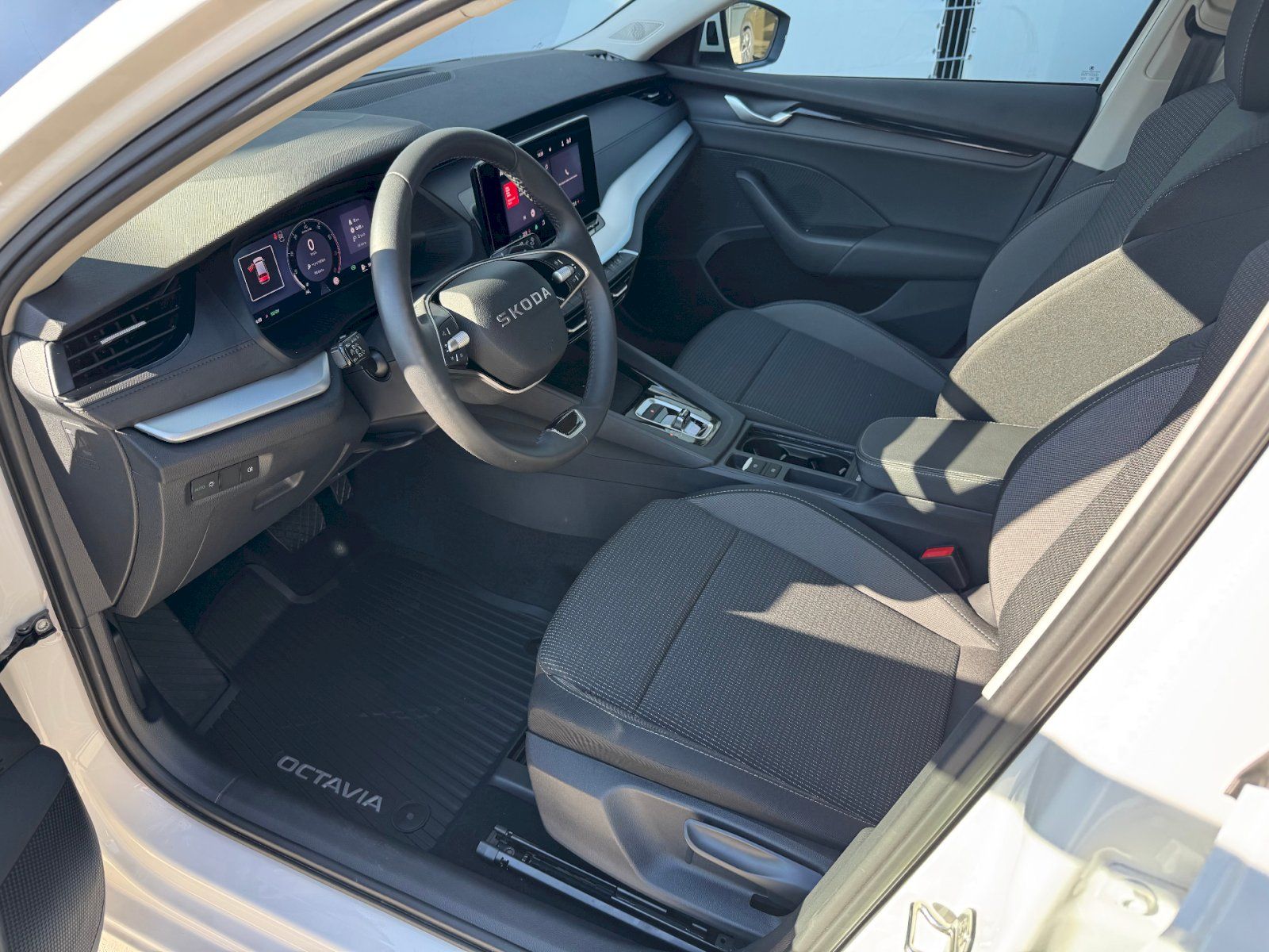 Škoda Octavia, Combi DSG 1.5 eTSI 85 kW Selec - fotka 6