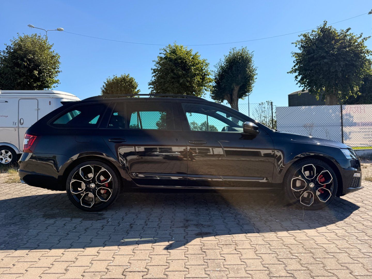 Škoda Octavia, 2.0 TSI RS 245 DSG R19 EXTREME - fotka 4