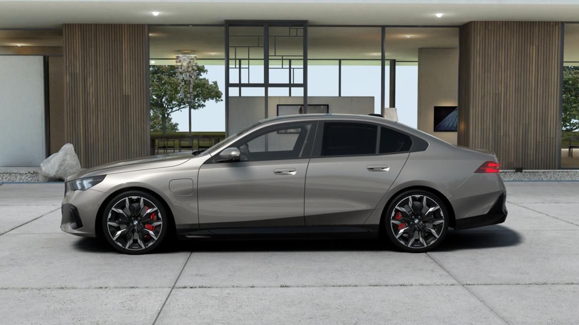 BMW Řada 5, 550e xDrive - fotka 5