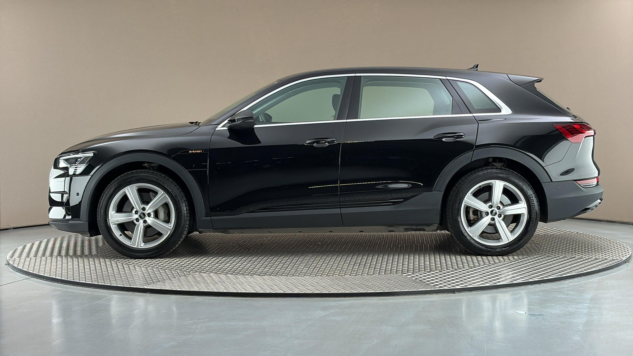 Audi e-tron, 55 AUT Quattro - fotka 4
